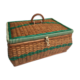 Rattan and scoubidou worker