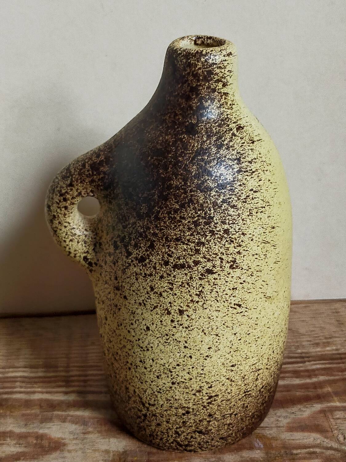 Single-flower vase, ceramic bottle by Max Idlas