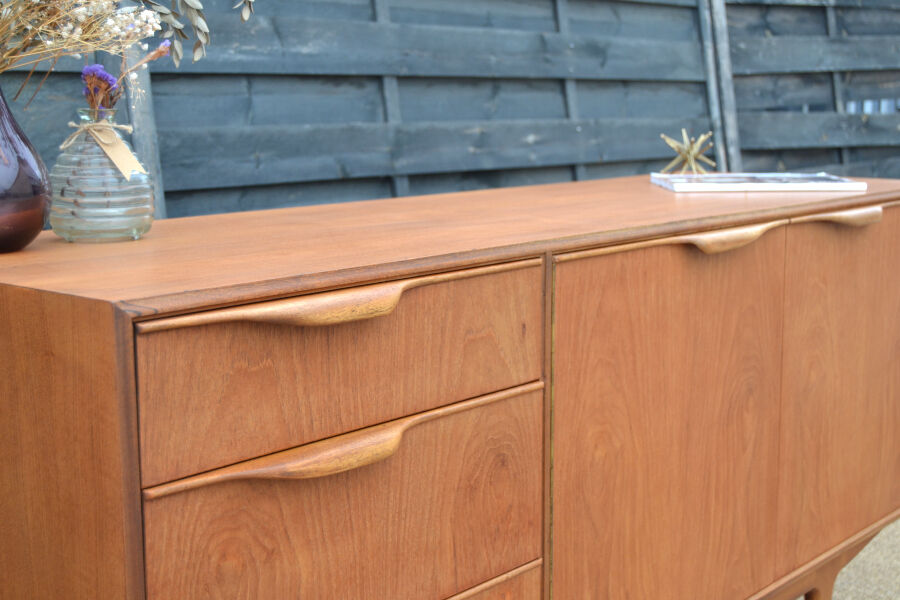 Scottish enfilade by McIntosh * 152 cm