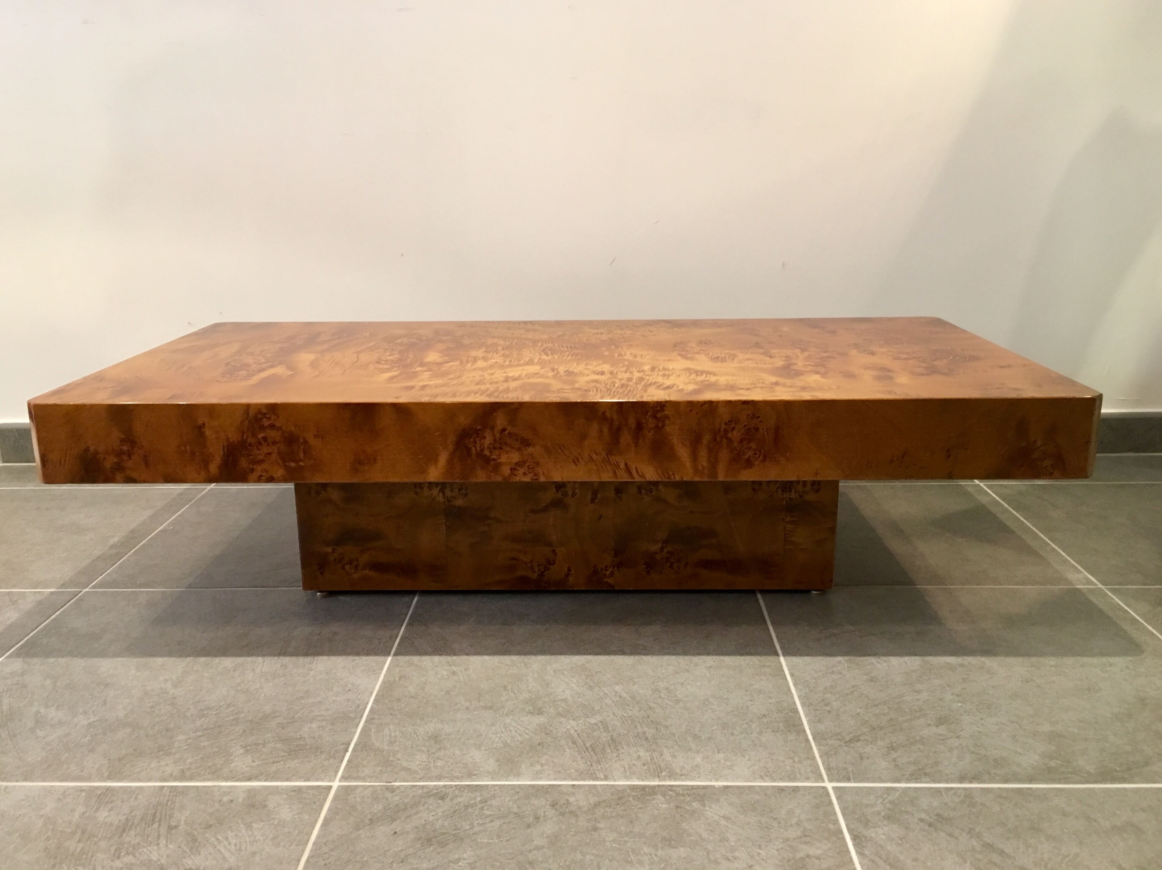 Table basse en loupe d’orme, 1970