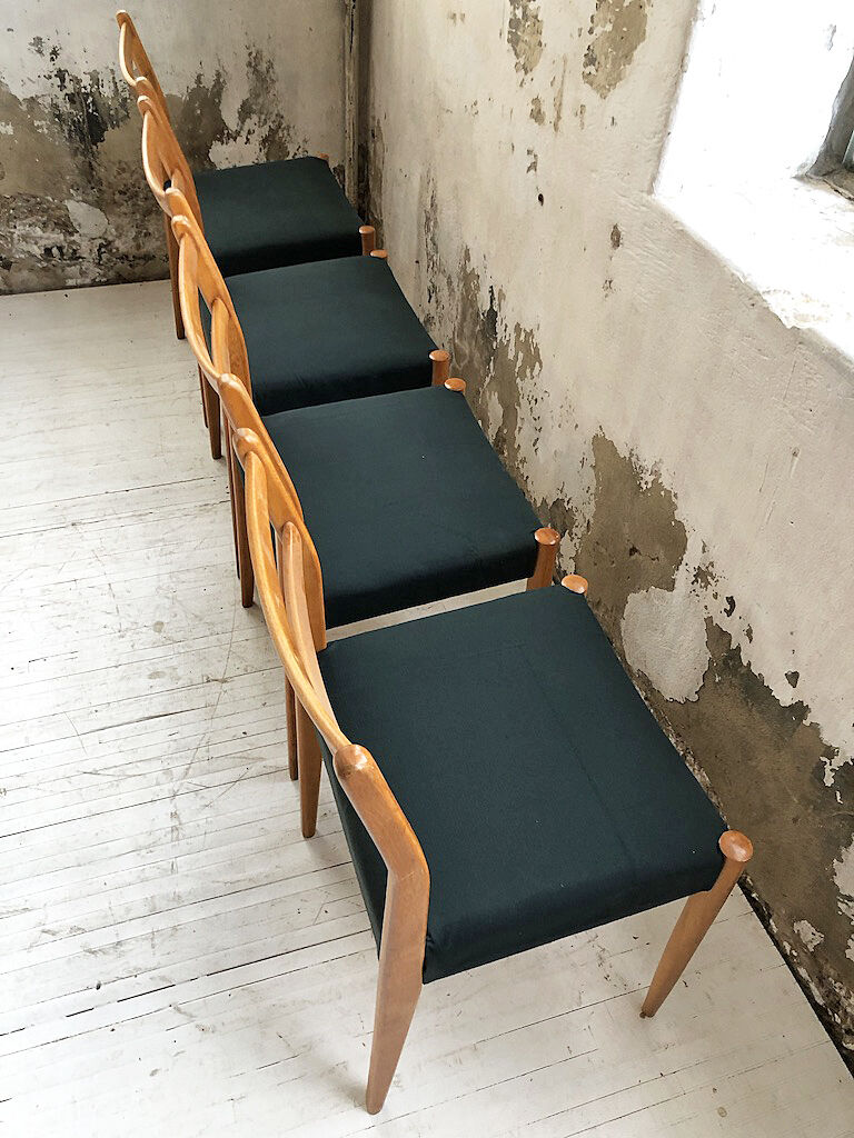 Set 4 green Scandinavian chairs