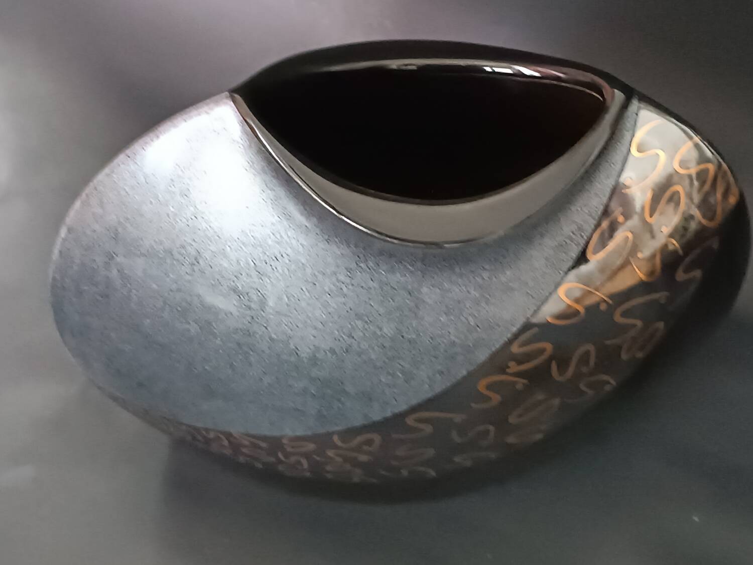 Steuler black ceramic geometric vase