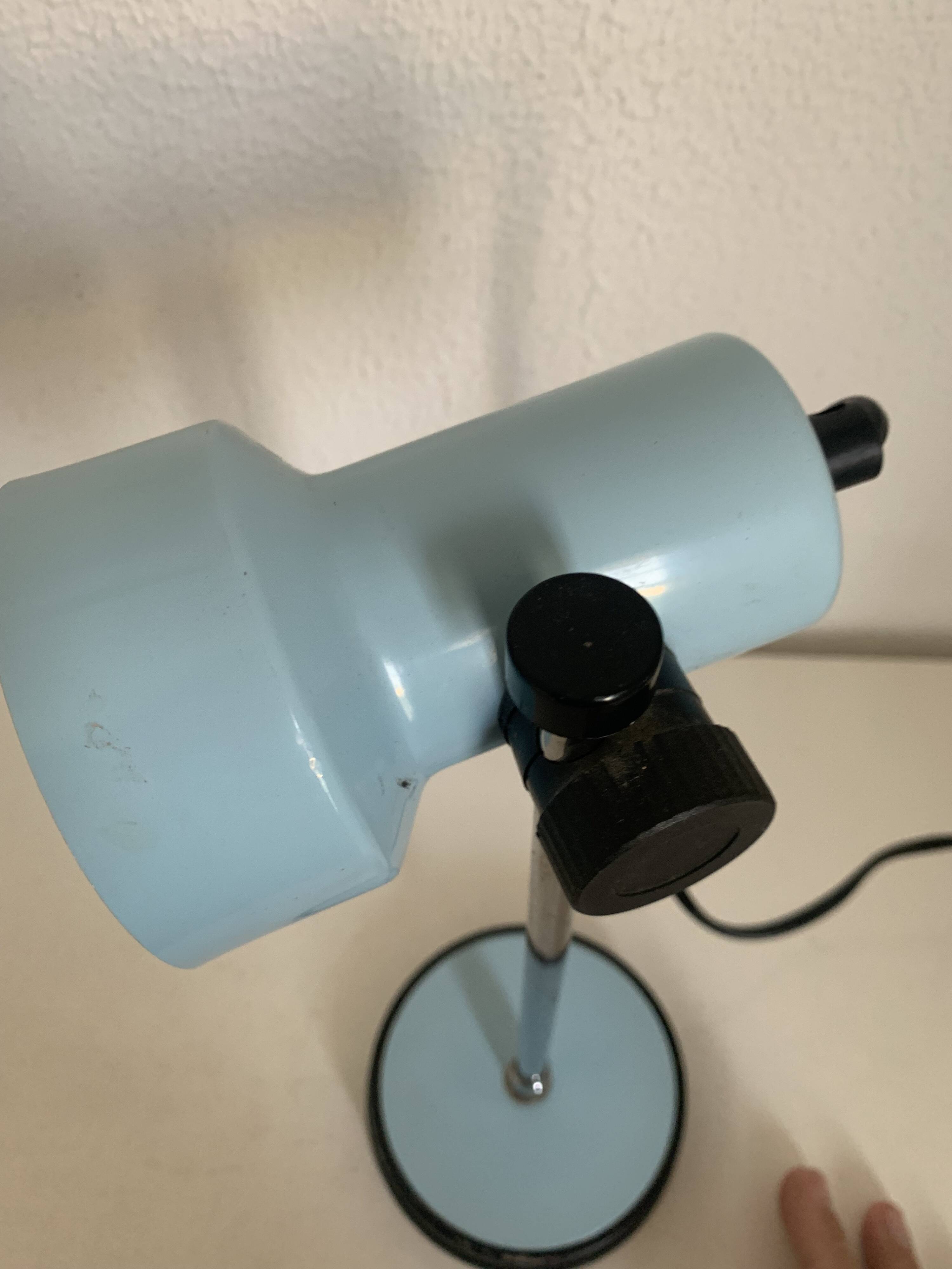 Lampe vintage 1960 bureau Veneta Lumi bleu ciel - 30 cm