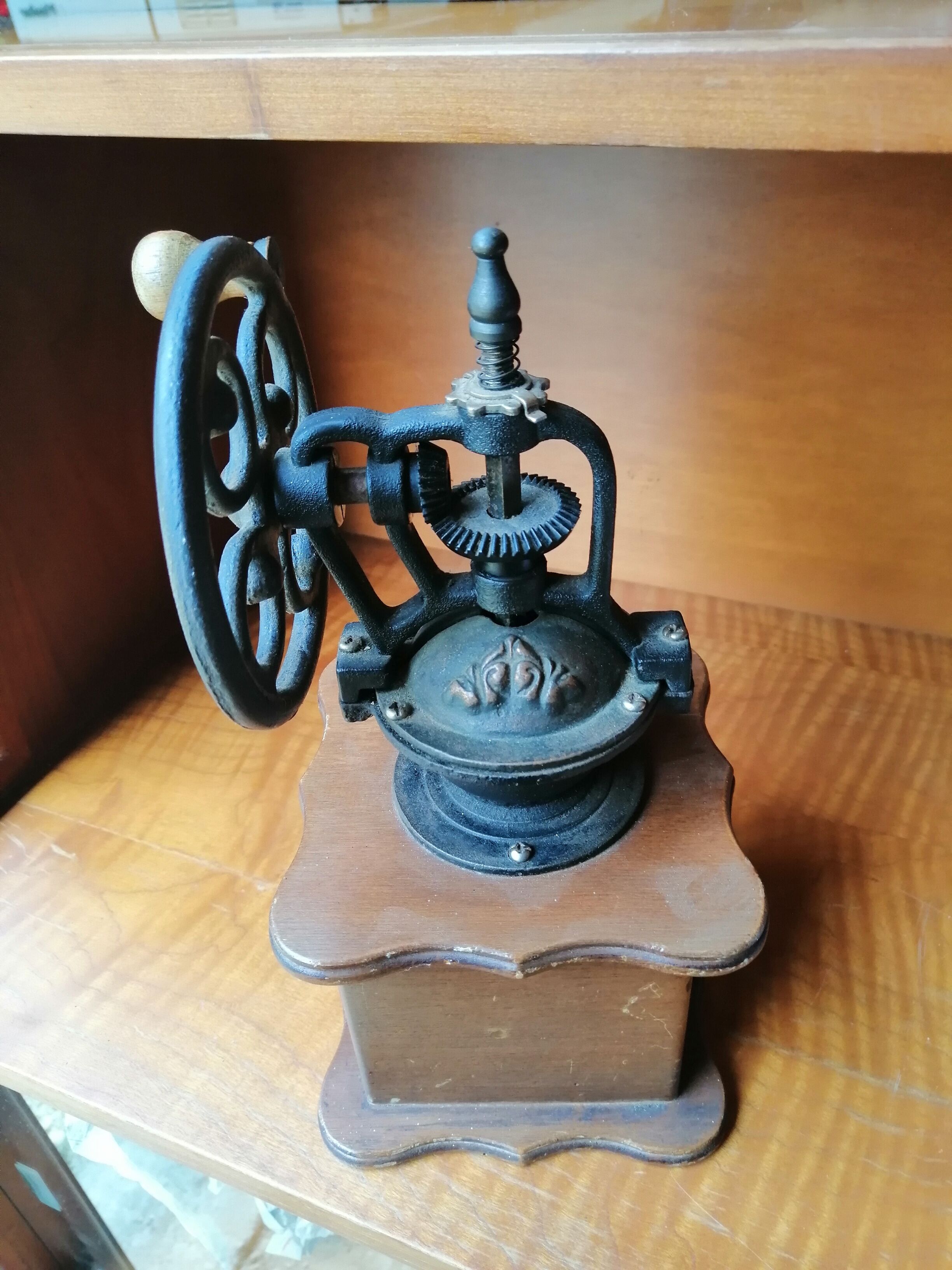 Coffee mill in wood and metal style antique countertop