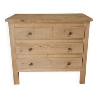 Wooden chest of drawers