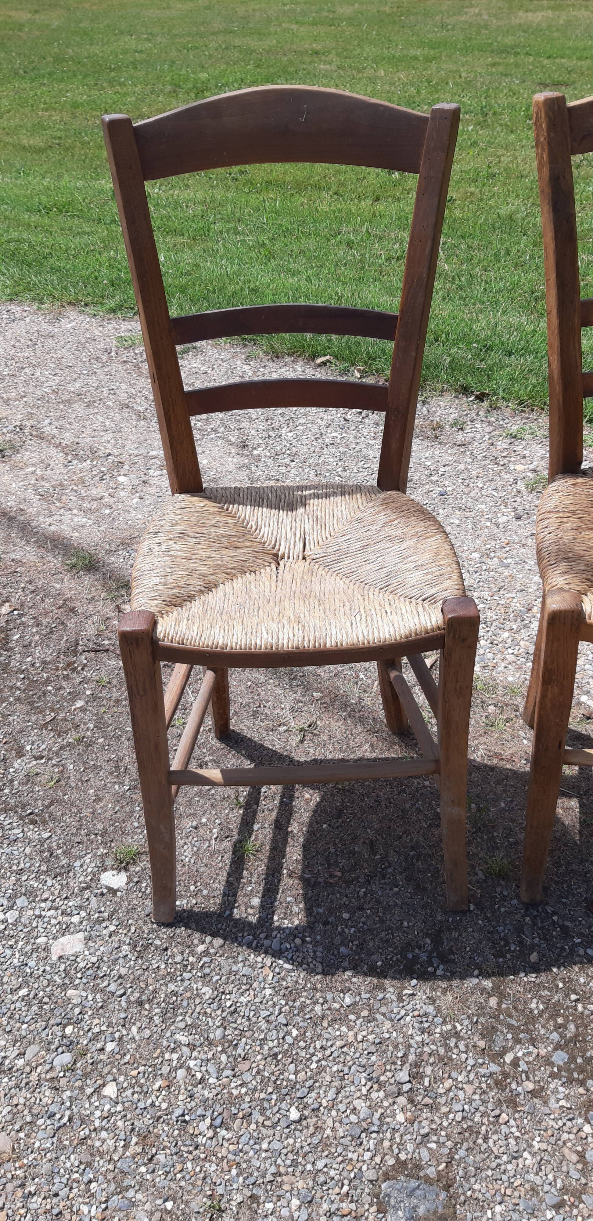 6 antique mulched chairs
