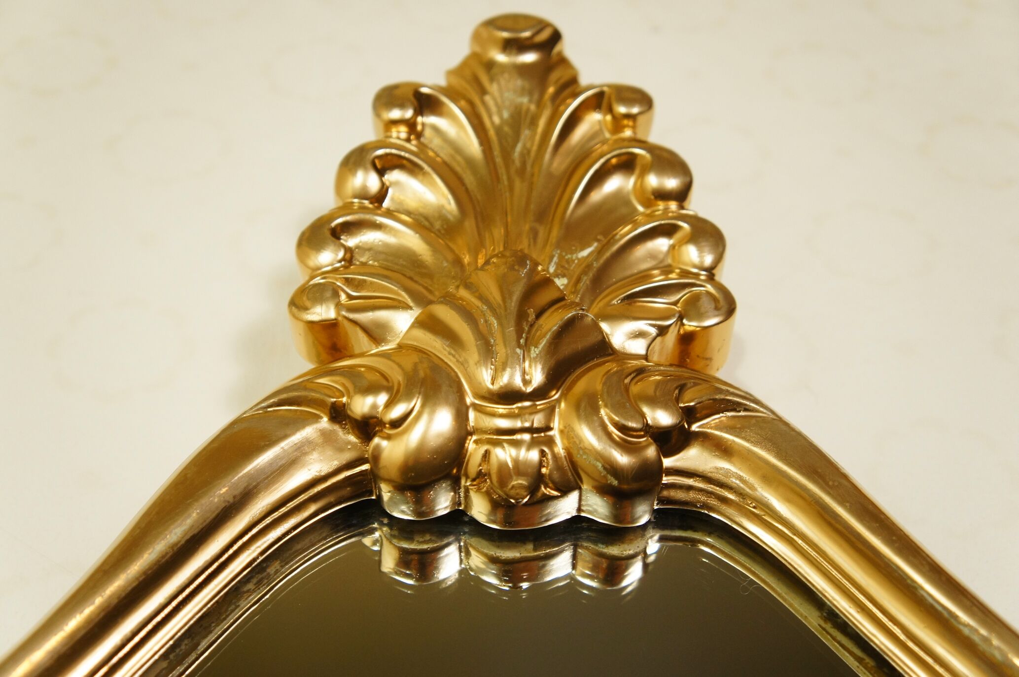 Louis XV style mirror, rockery, in golden resin, circa 1950 46x83cm