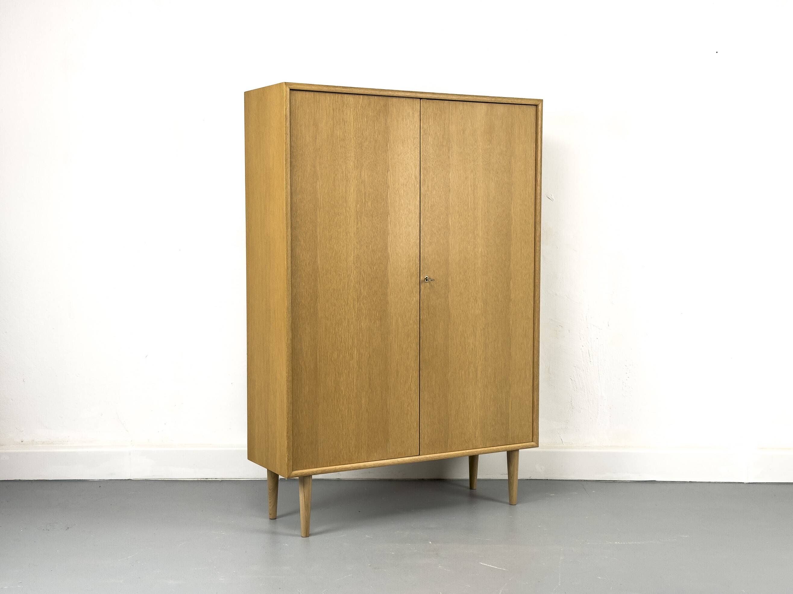 Cabinet en chêne de WK Möbel, années 1970