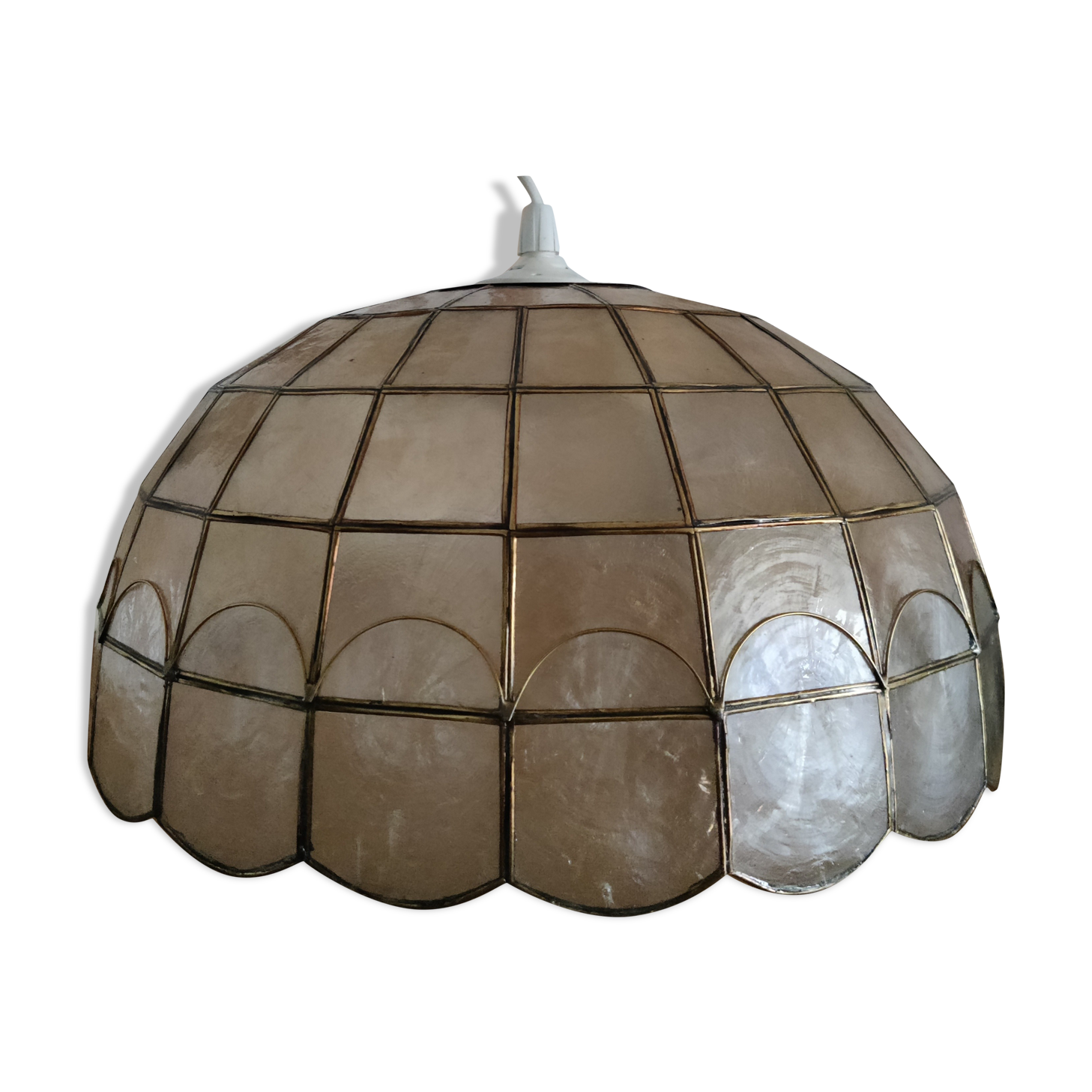 Mother-of-pearl suspension