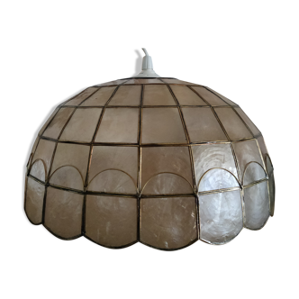 Mother-of-pearl suspension