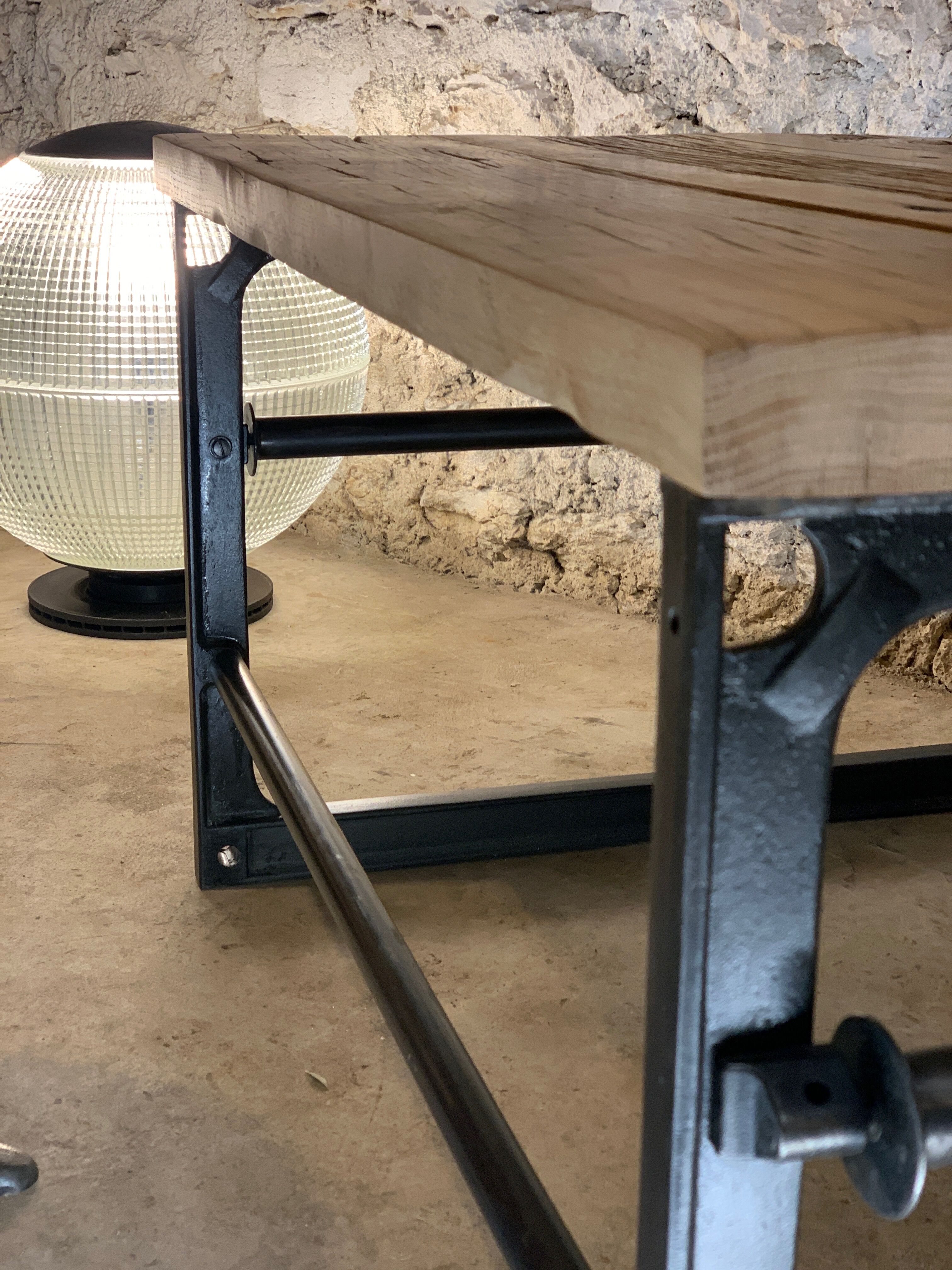 Oak coffee table and machine foot tool singer simanco 1920