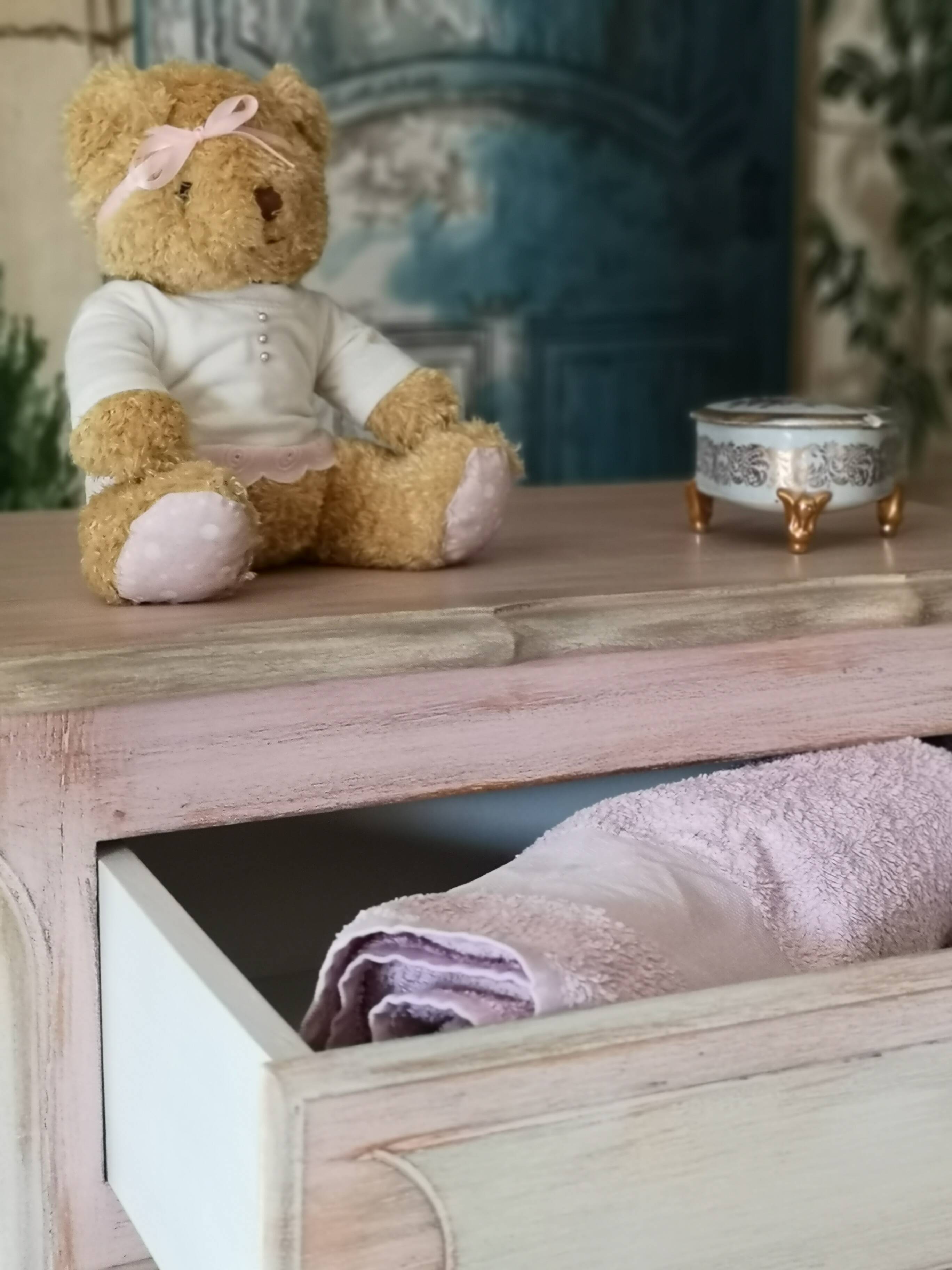 Convenient chiffonnier