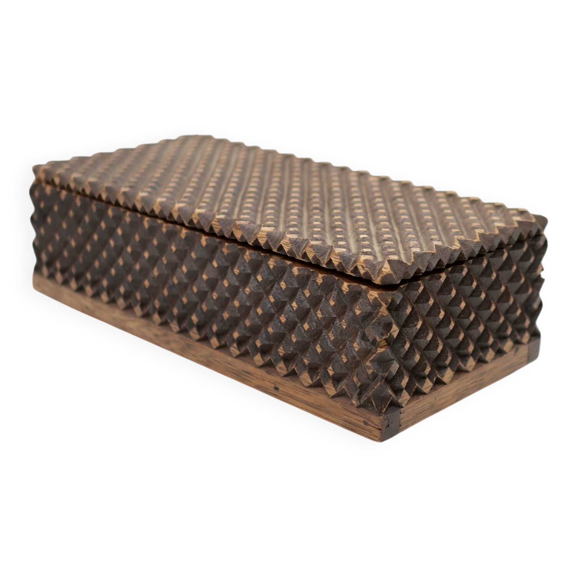 Brutalist pocket emptier with lid