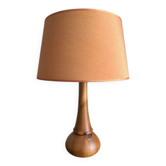 lampe brutaliste en bois tourné