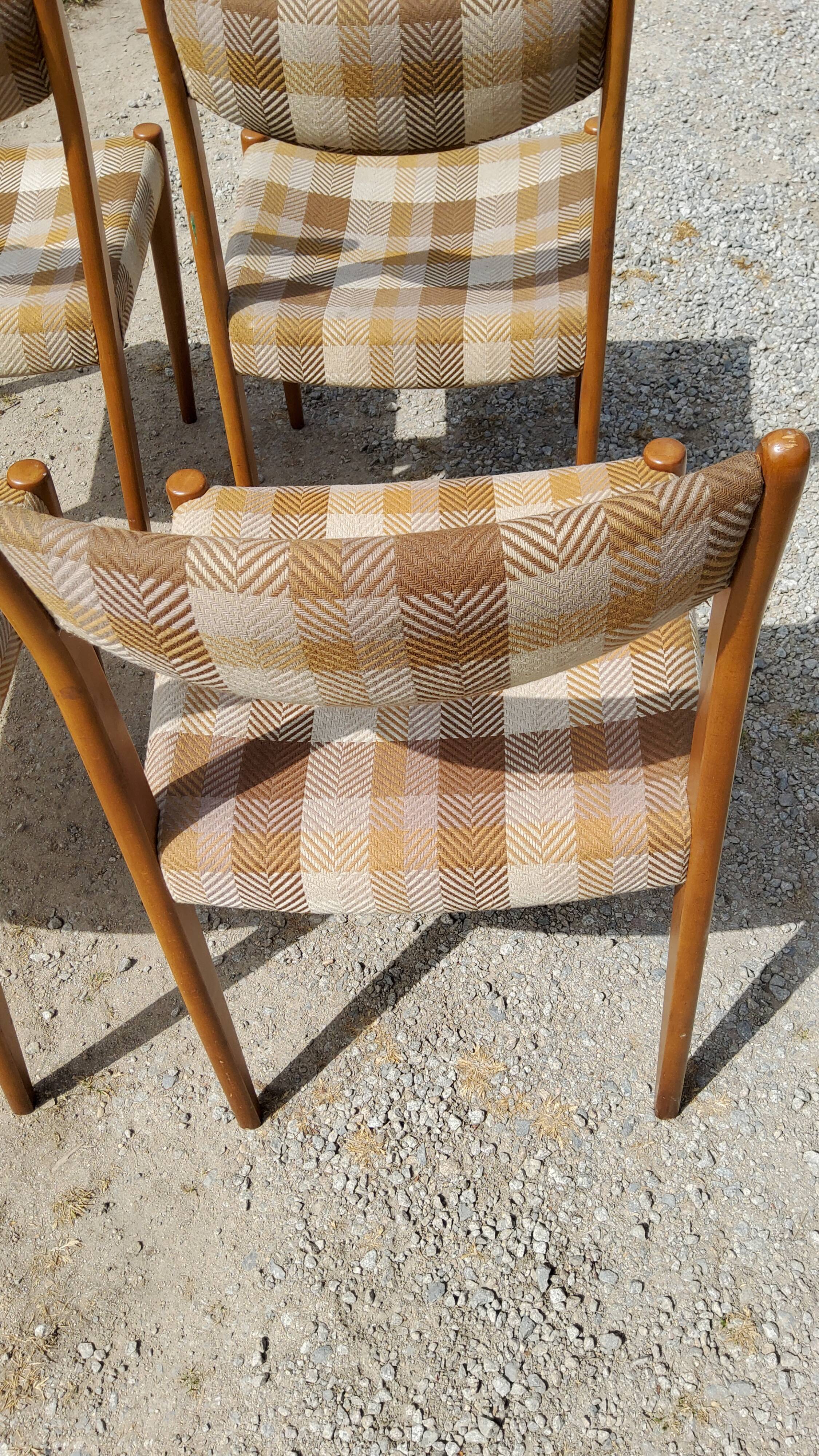 Set of 4 Scandinavian style chairs from the 70s