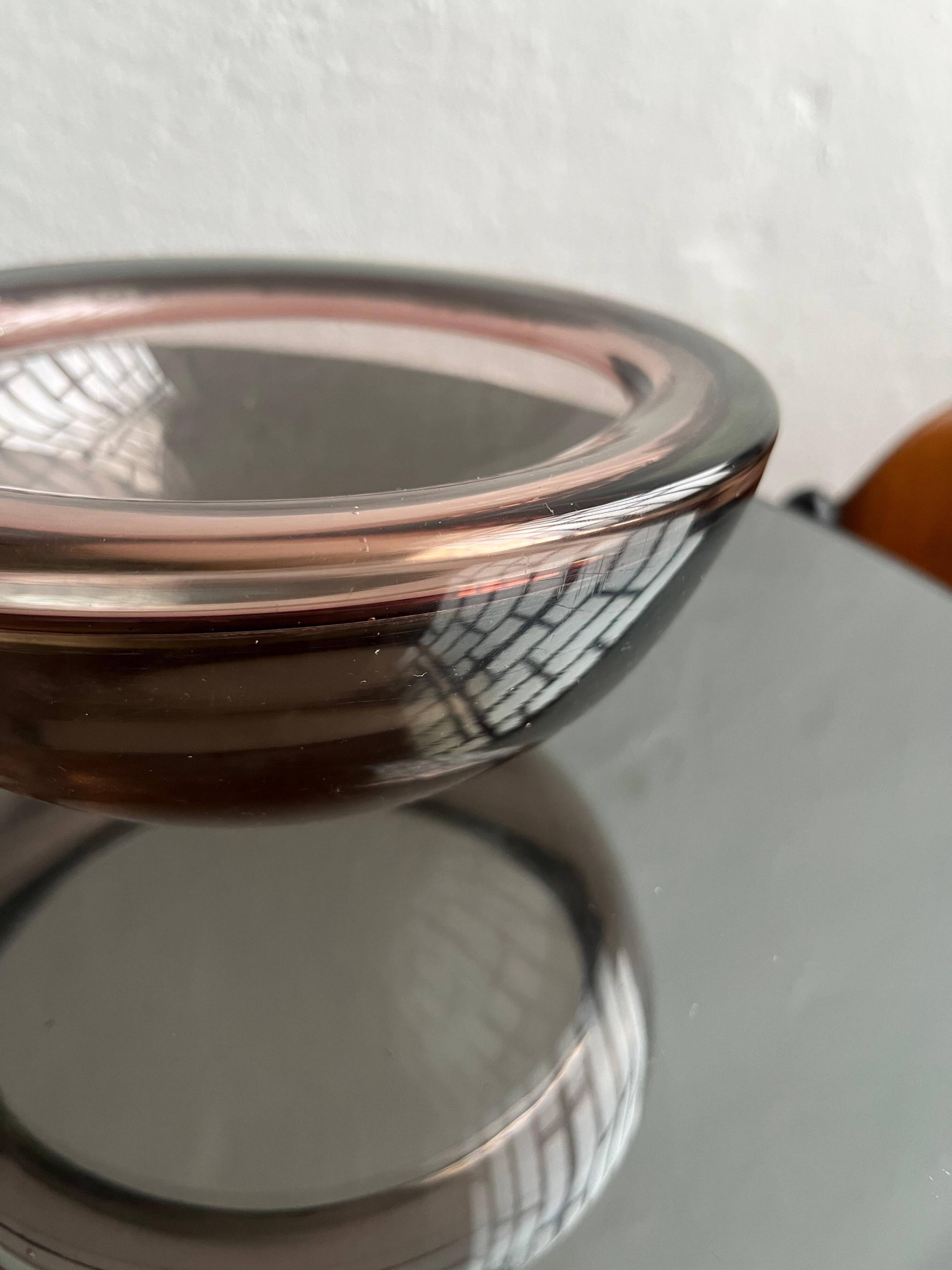 Bol en verre de Murano vintage, accent de table basse, bibliothèque, couleur violet clair.