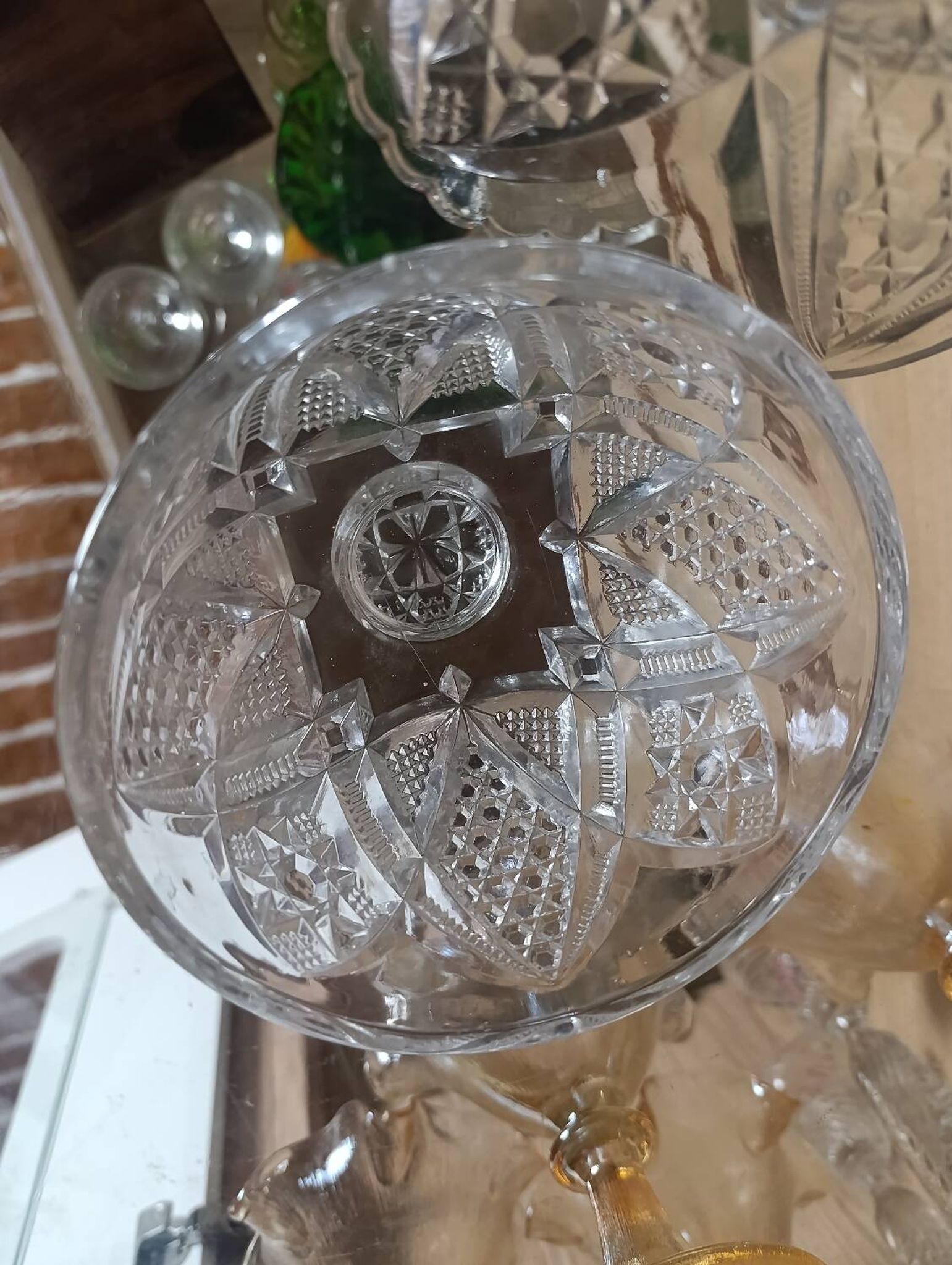 Beurrier ancien en verre taillé
