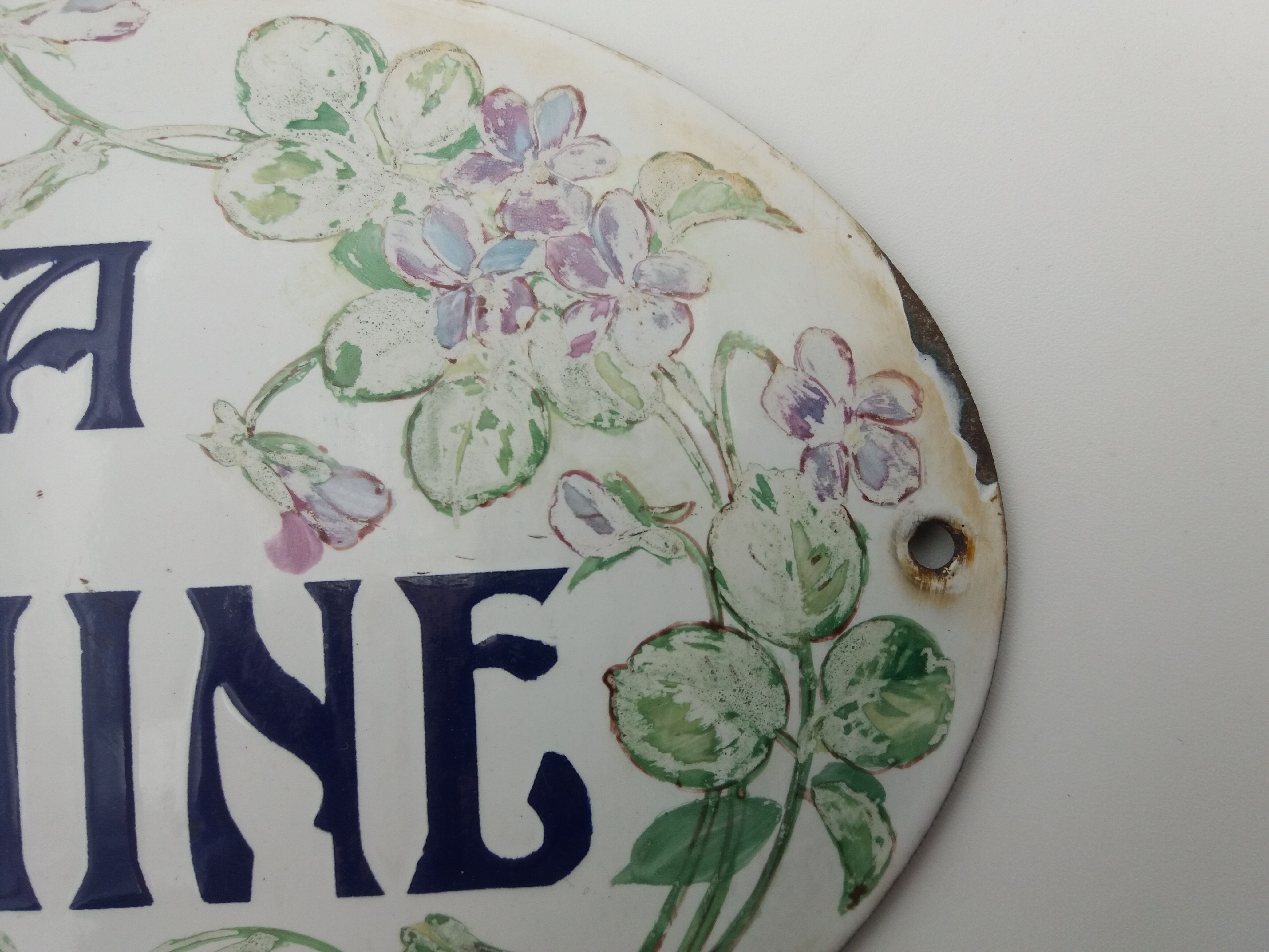 Enamelled and domed plaque Villa Adolphine