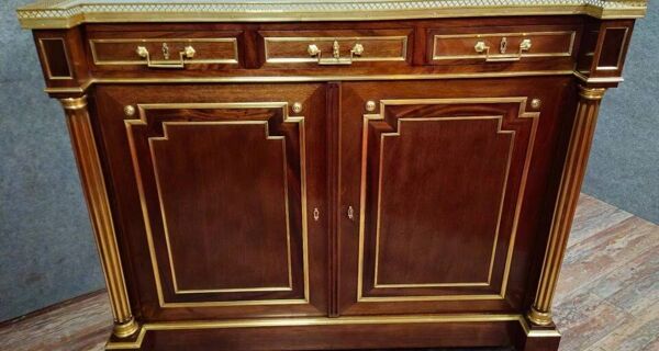Buffet Parisien style Louis XVI – Acajou et laiton doré – Plateau marbre –