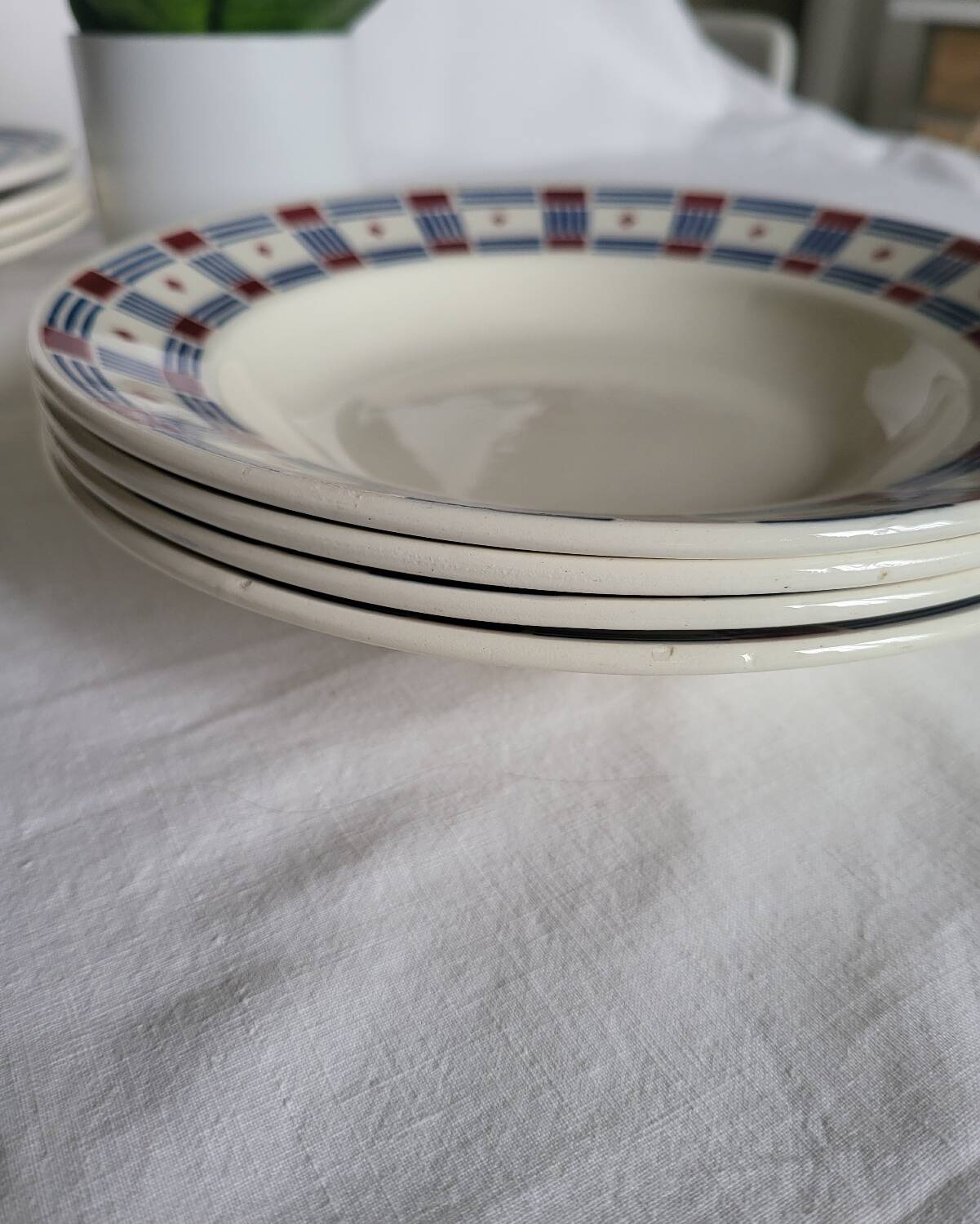 Set of 4 Vincennes earthenware soup plates, Paris.