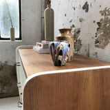 Vase dripping in varnished earth