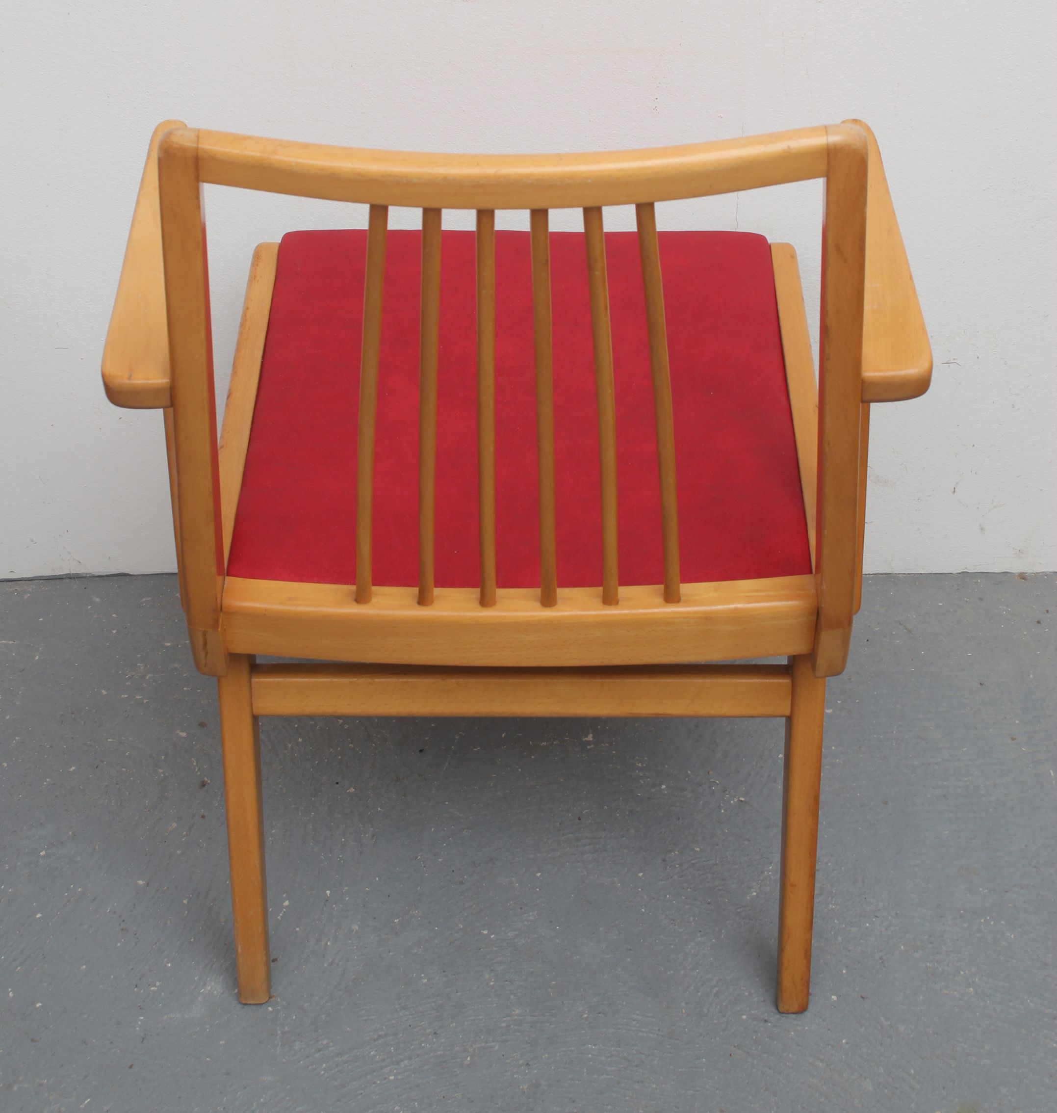 Fauteuil des années 1950 en bois de hêtre