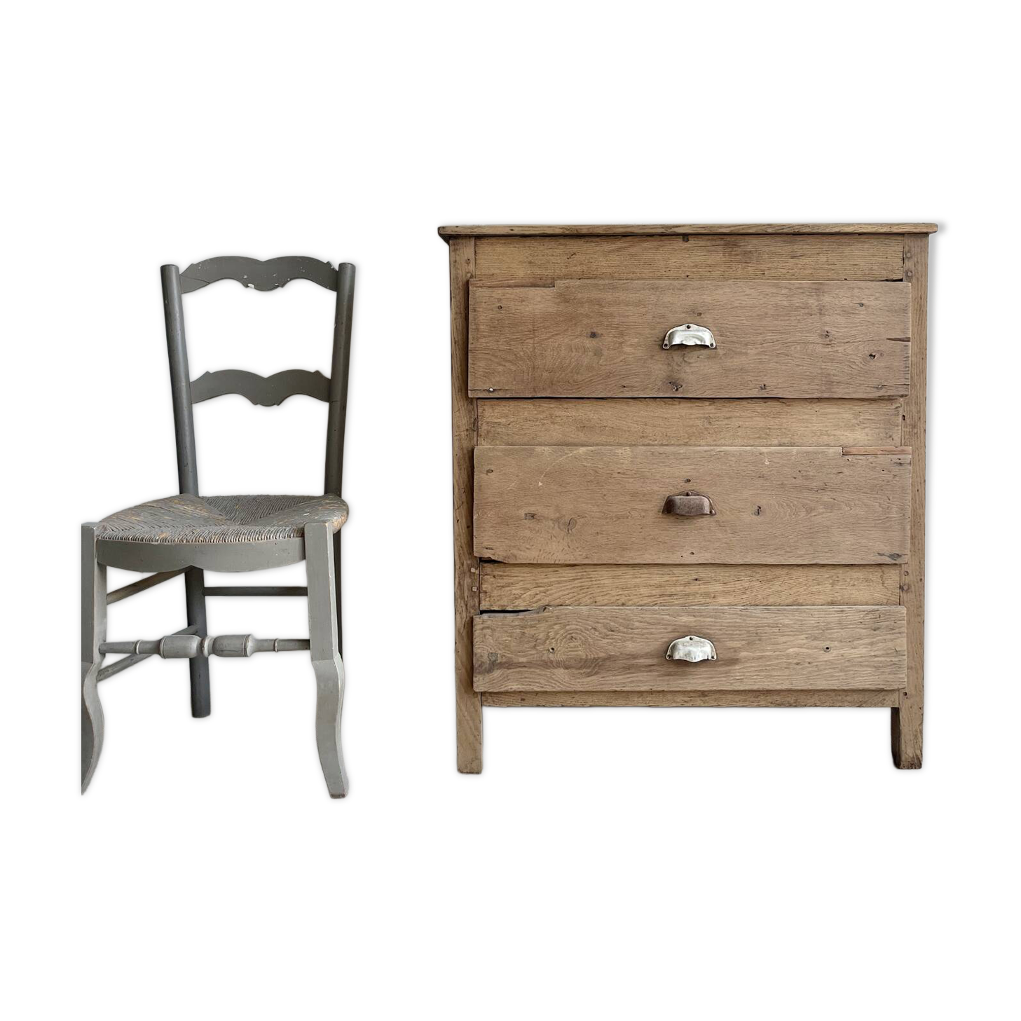 Atypical antique chest of drawers