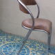 Chaise en velours beige et chrome forme courbée vintage 1950