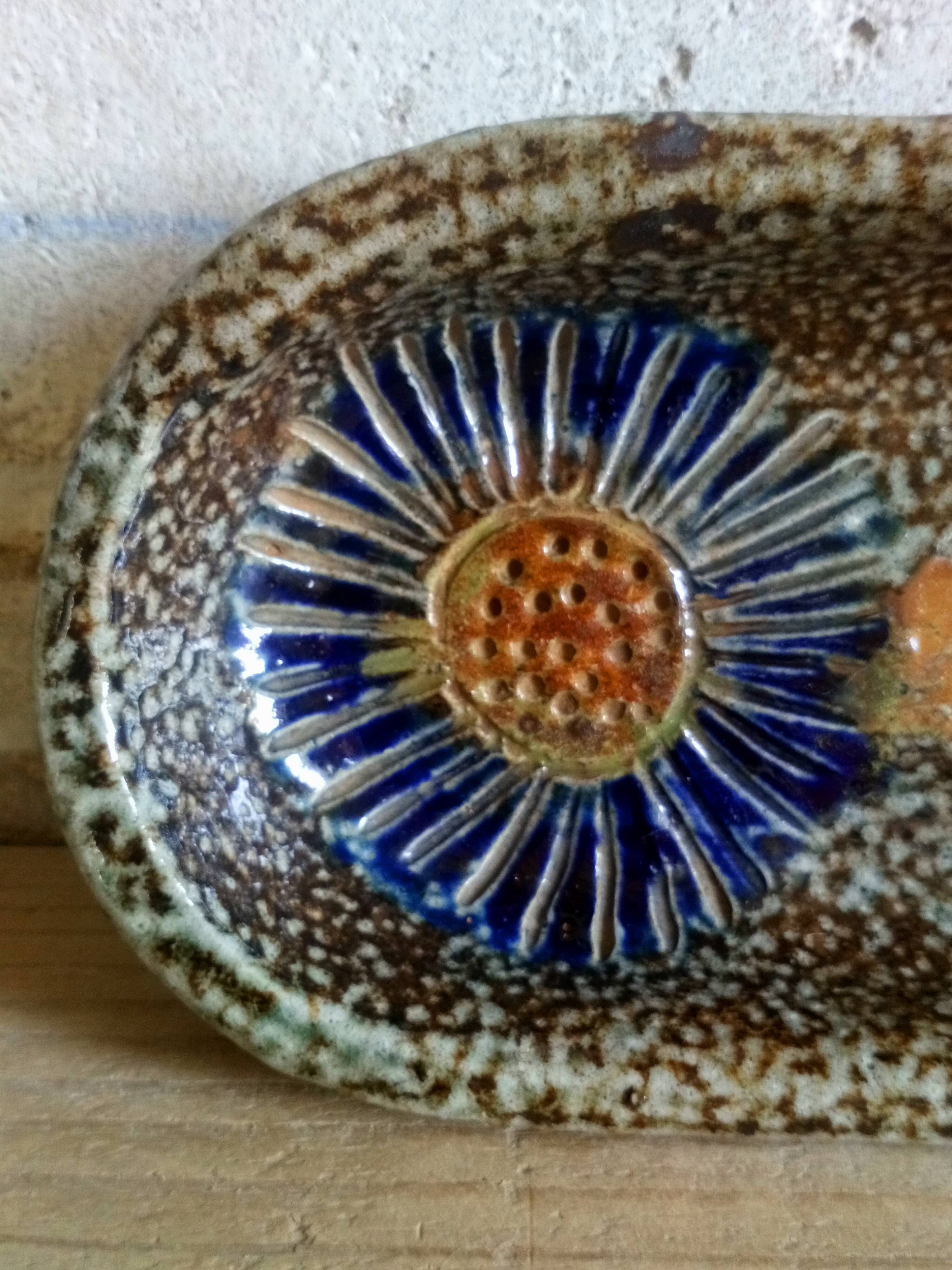 Marguerite-like sandstone pocket