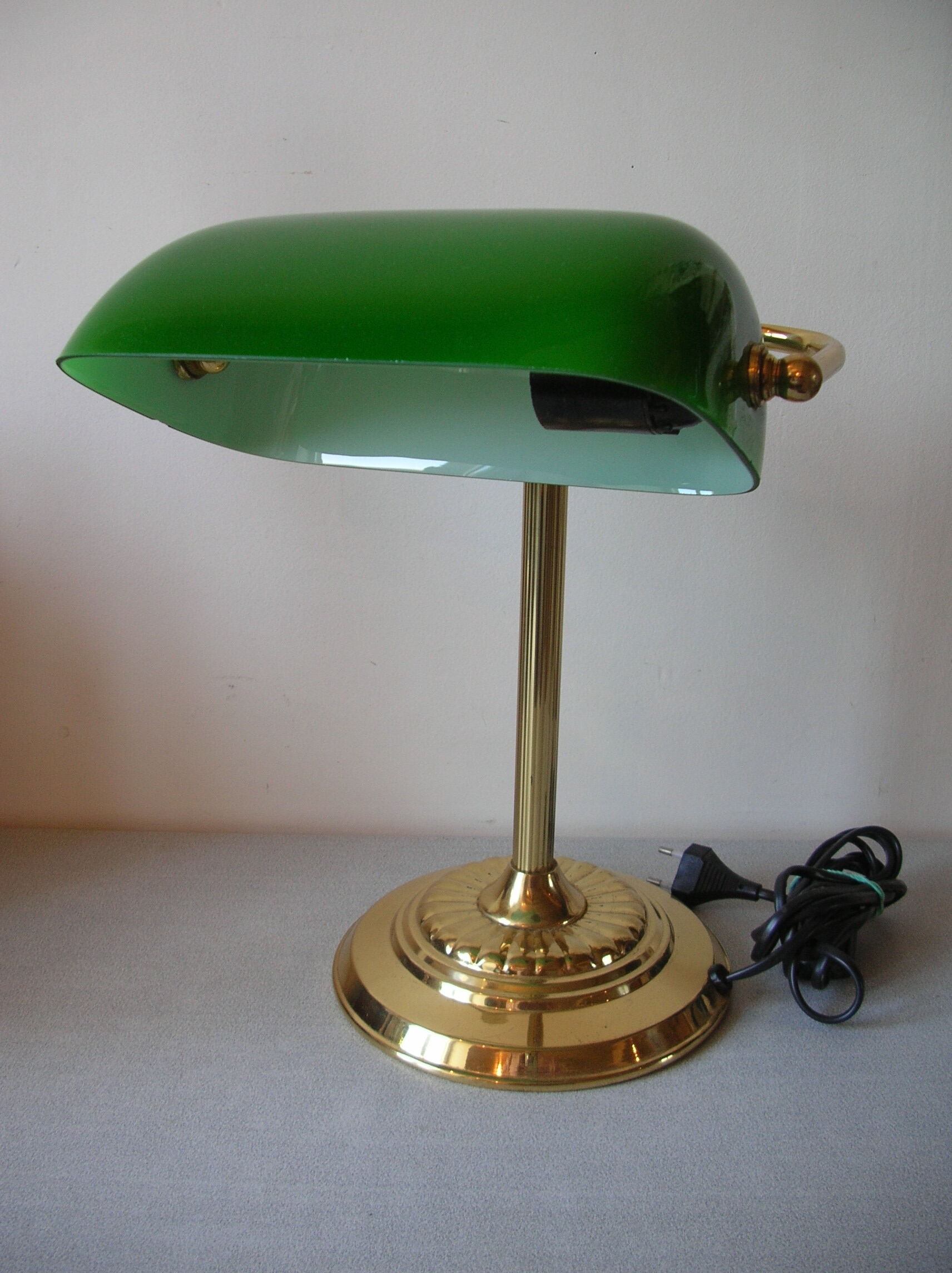 Notary desk lamp and adjustable lampshade green and white deco library