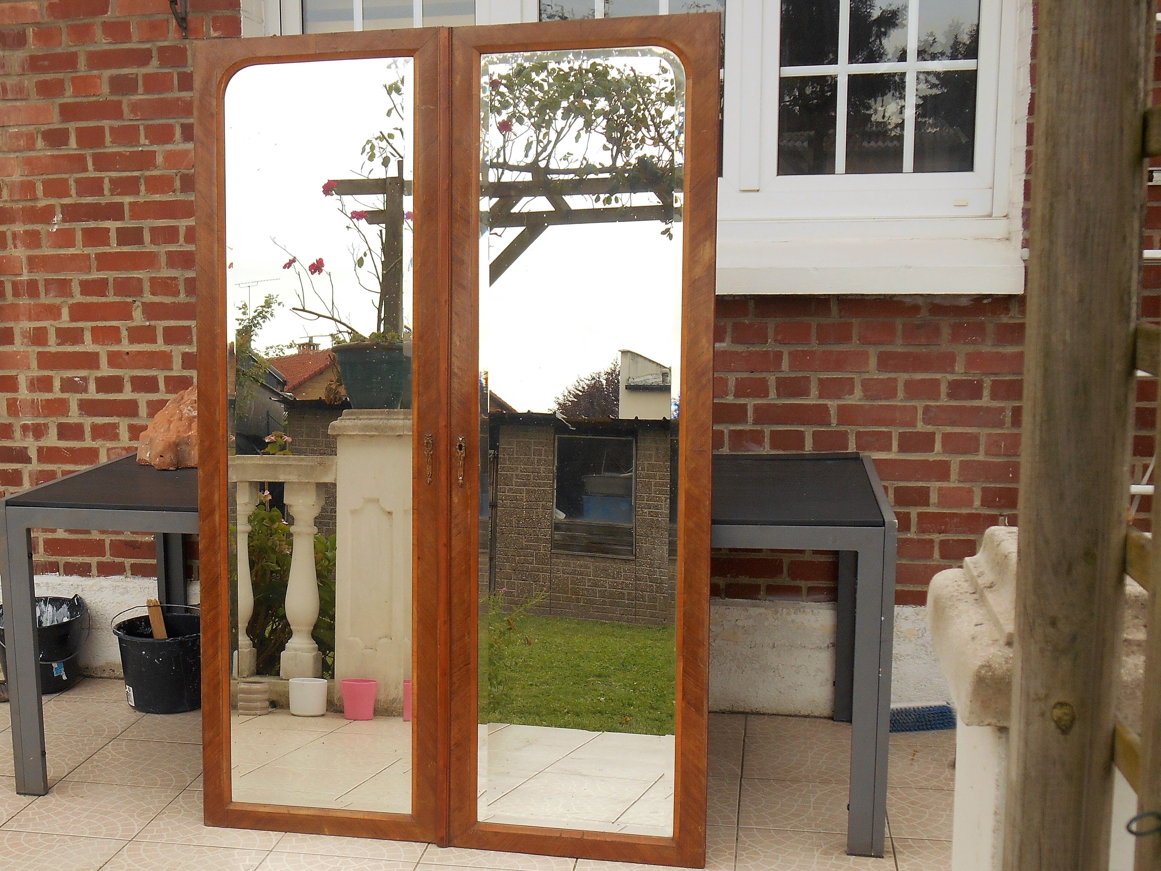 Paire de portes d'armoire ancienne avec miroirs biseautés