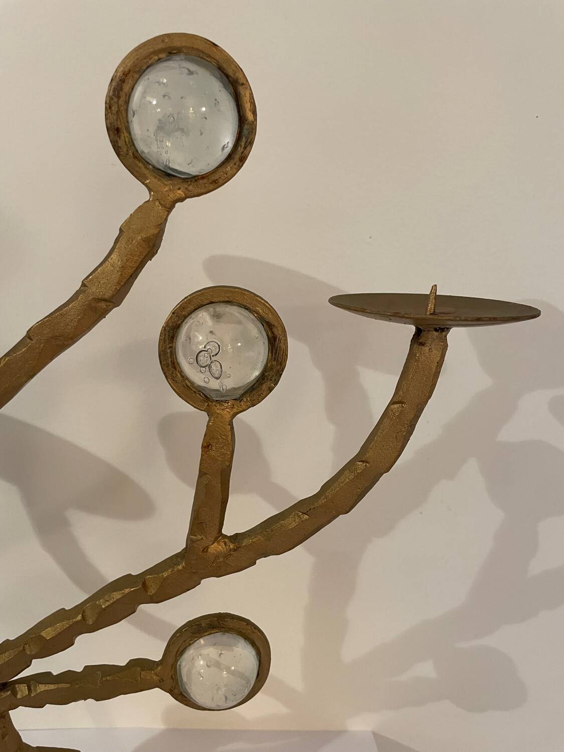 Candelabre en fer forgé et verre XXe