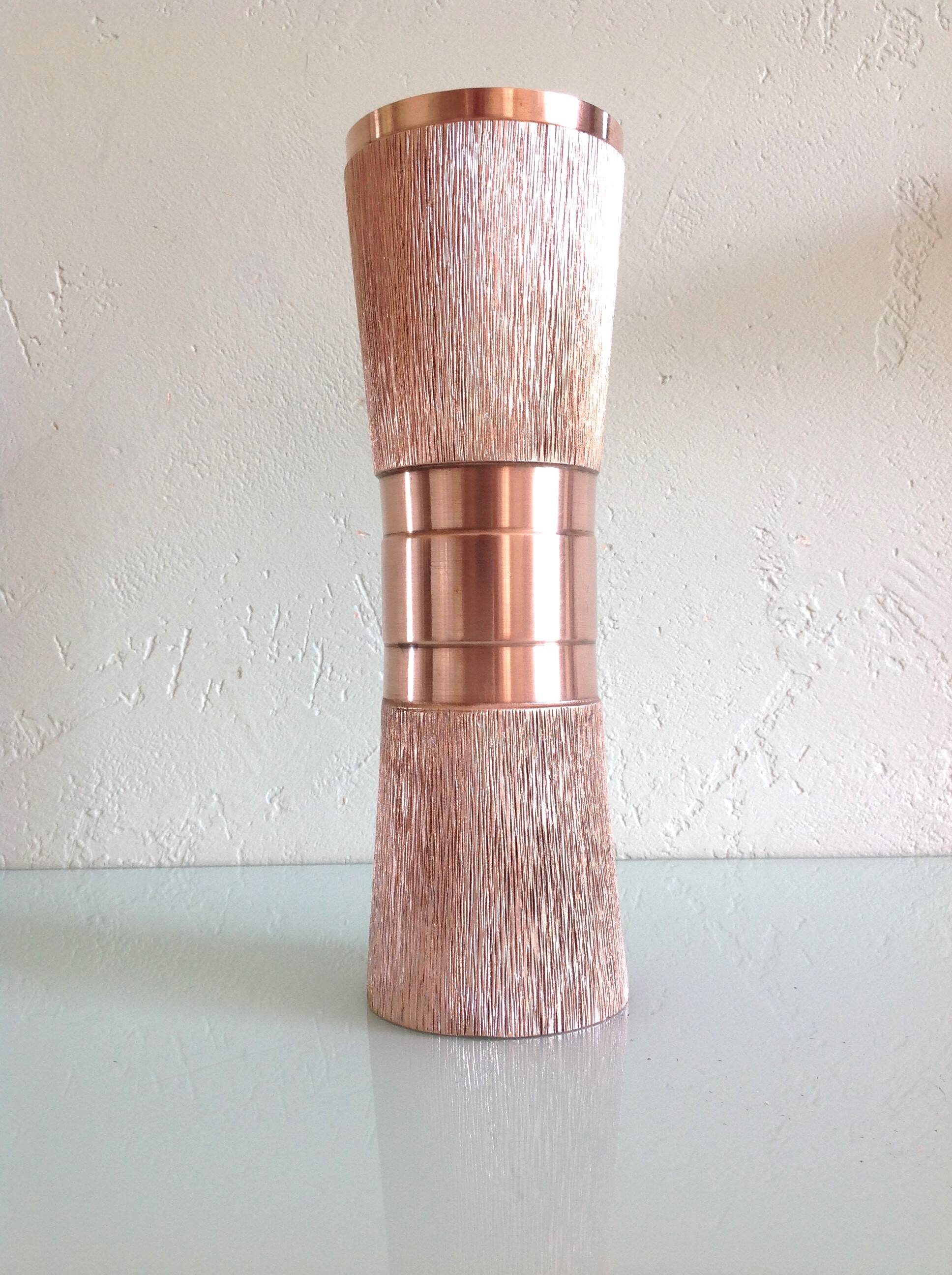 Diabolo vase in structured red copper / vintage 60s-70s