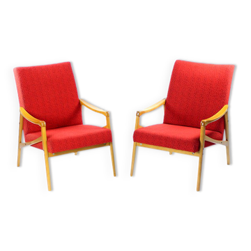 Ensemble de 2 fauteuils du milieu du siècle en hêtre clair & tissu rouge par Interier Praha, Tchécoslovaquie 1971