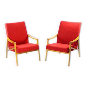 Ensemble de 2 fauteuils du milieu du siècle en hêtre clair & tissu rouge par Interier Praha, Tchécoslovaquie 1971