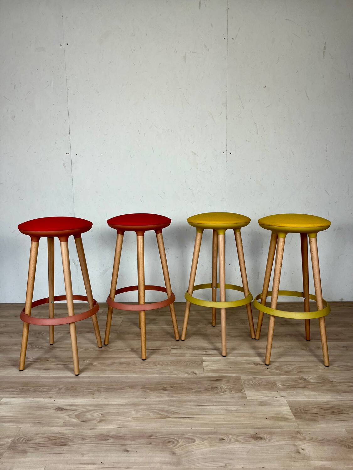 Enea Lottus high stool - Contemporary design - Light wood