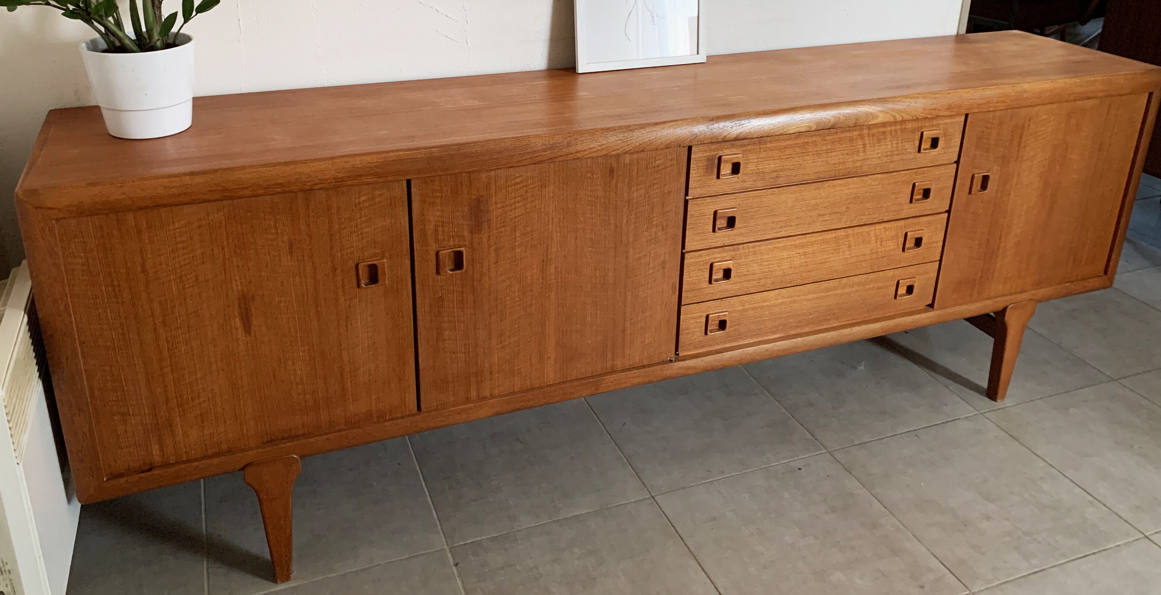 Large Danish vintage row in blond teak from the 60s