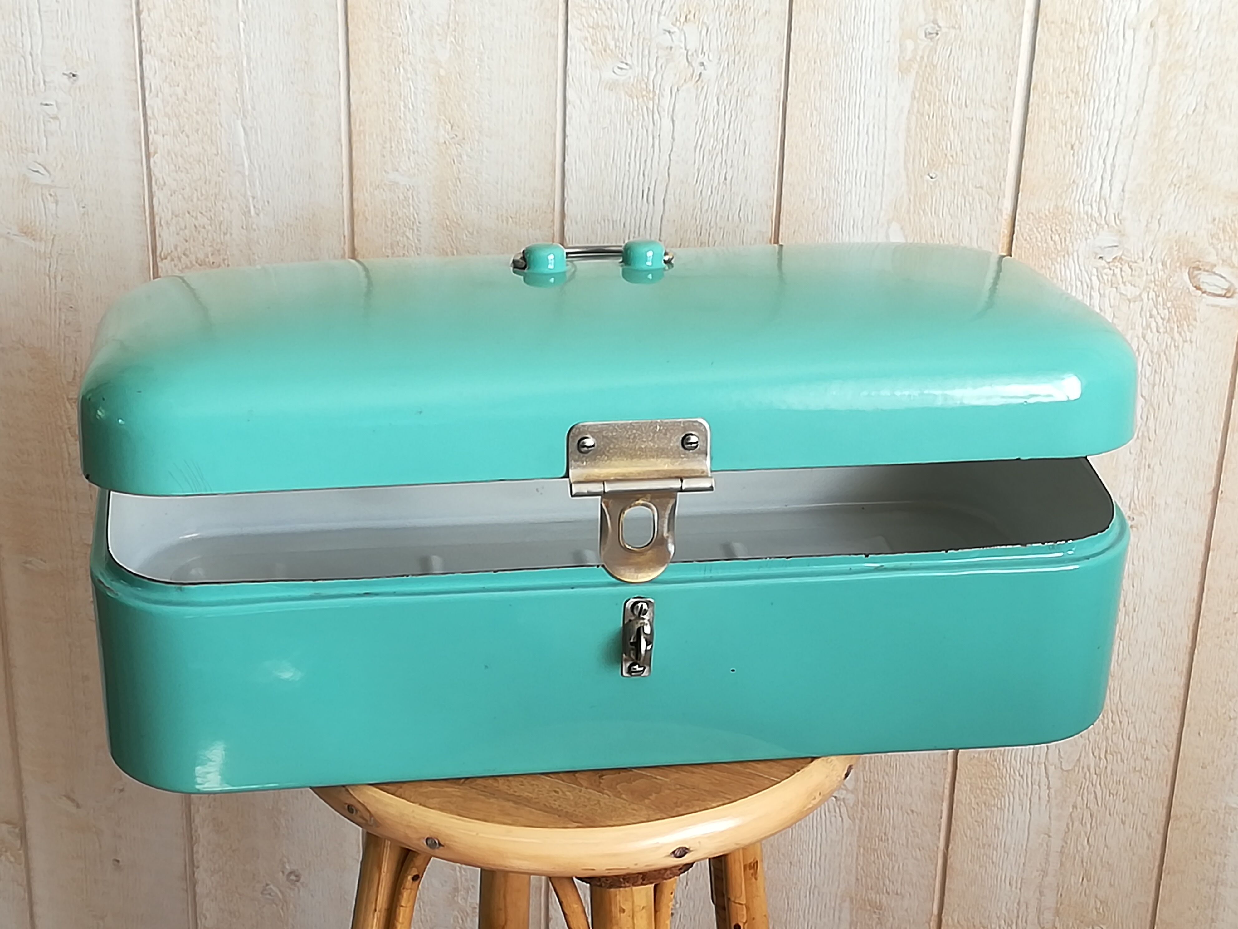 Minth blue enamelled metal box