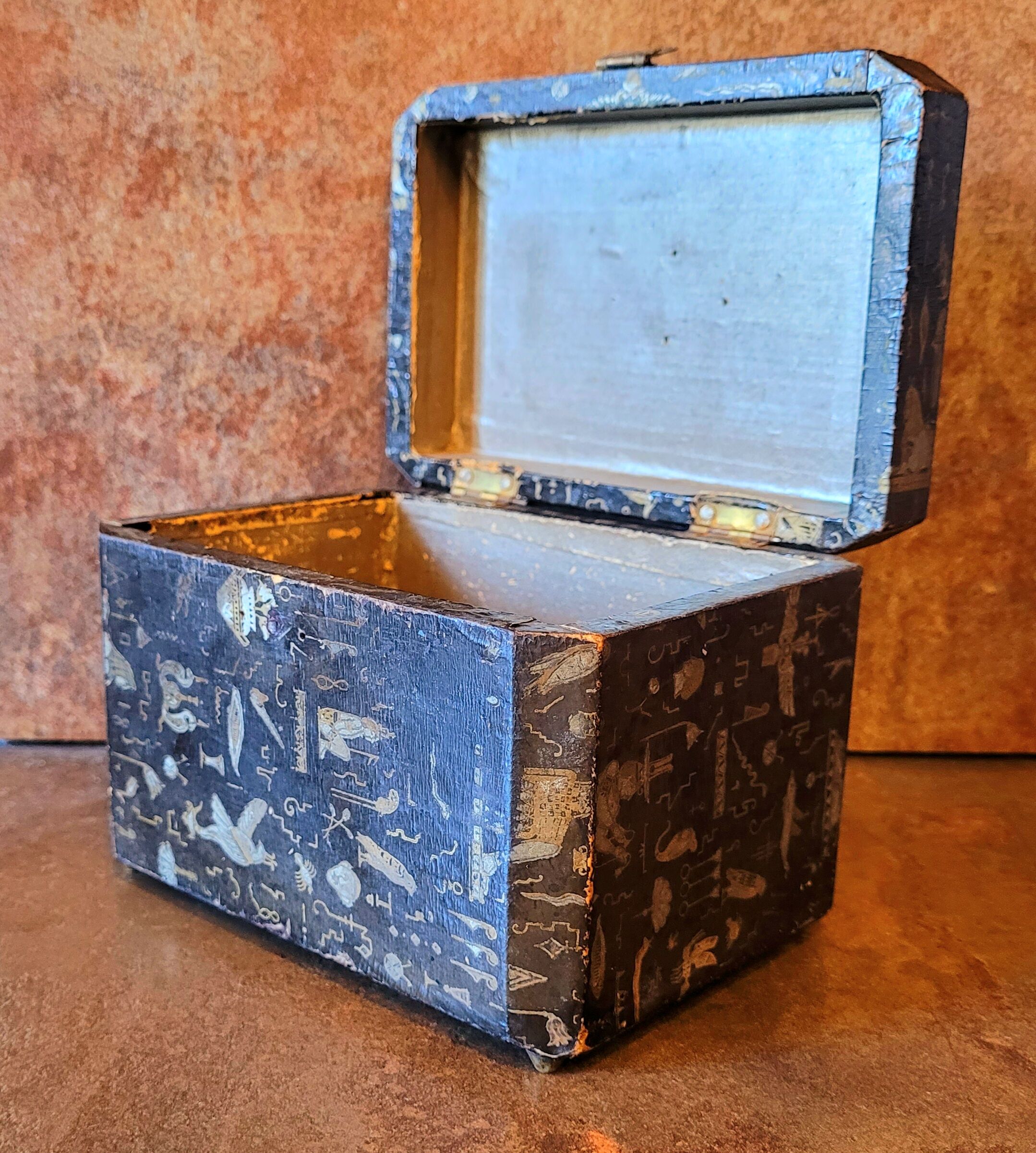 Vintage box decorated in Ancient Egypt from the 20s 30s