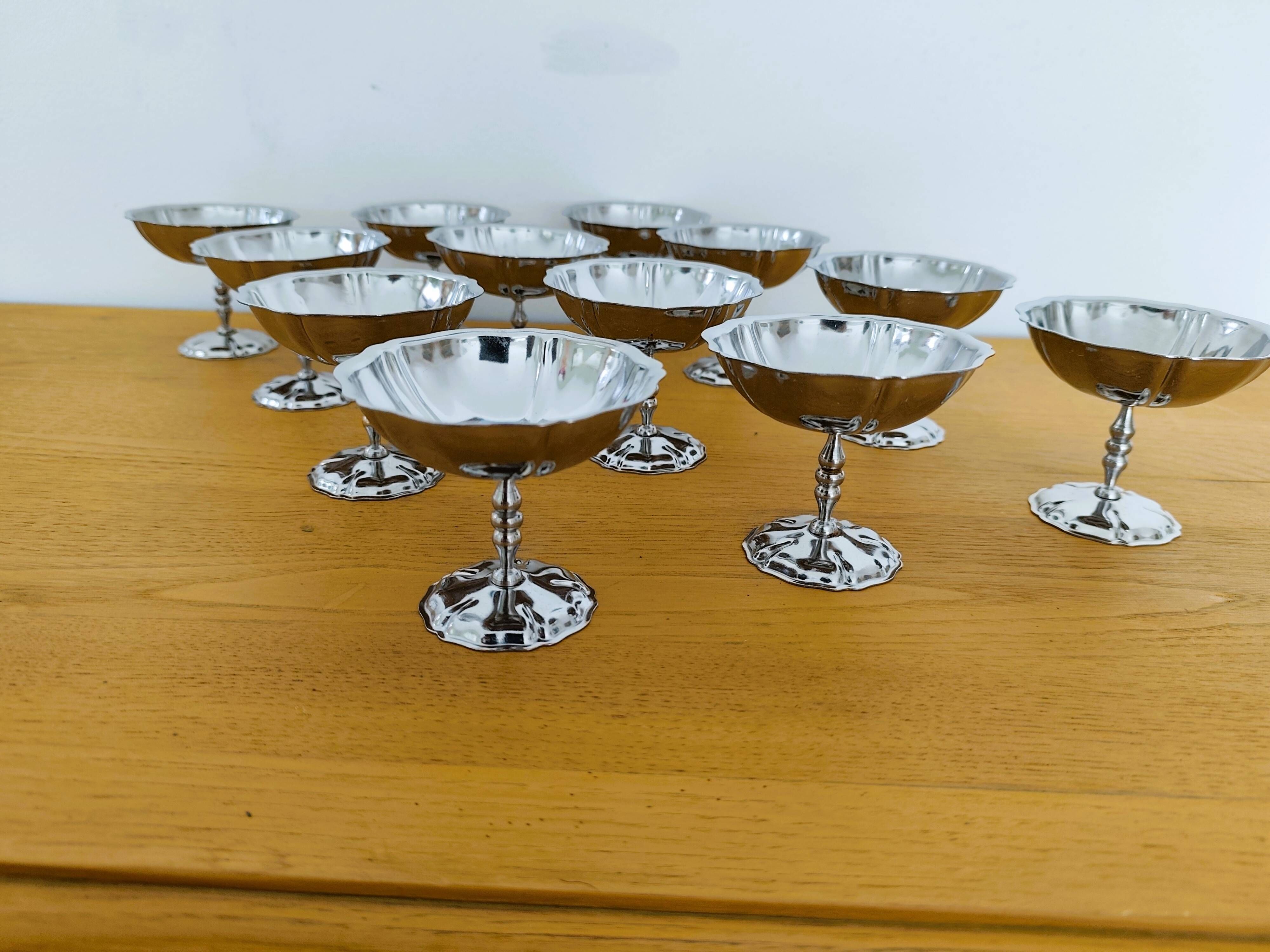 Set of 12 stainless steel bowls from the 1970s.