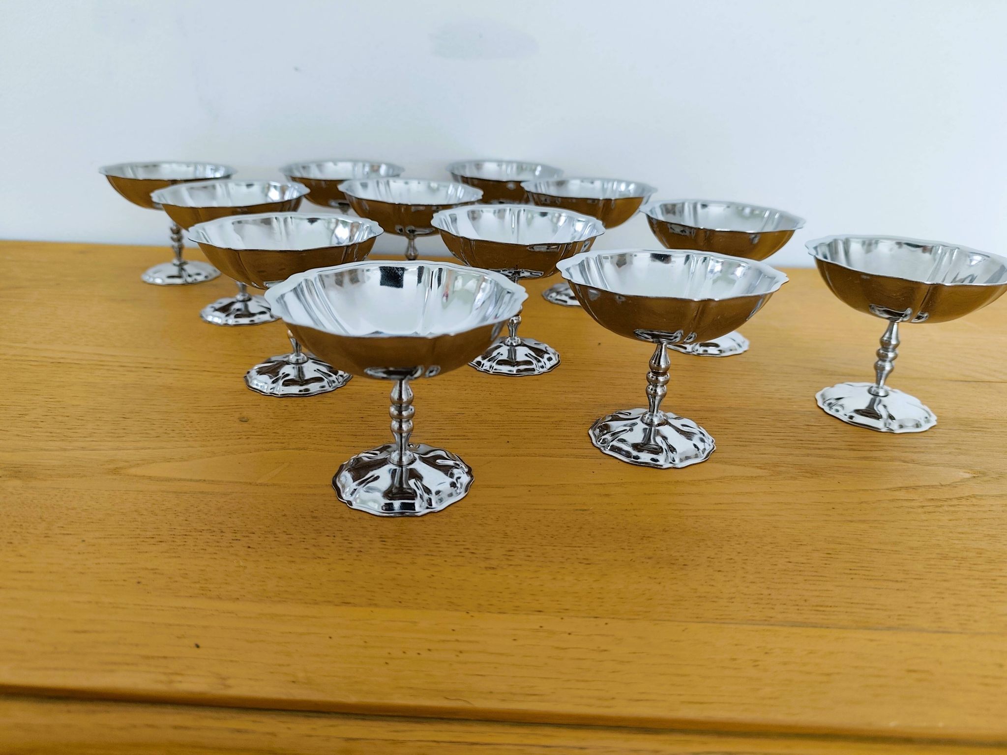 Lot de 12 coupelles en inox années 70