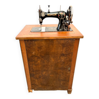 Mechanical Kohler sewing machine and its furniture with manual and replacement needle