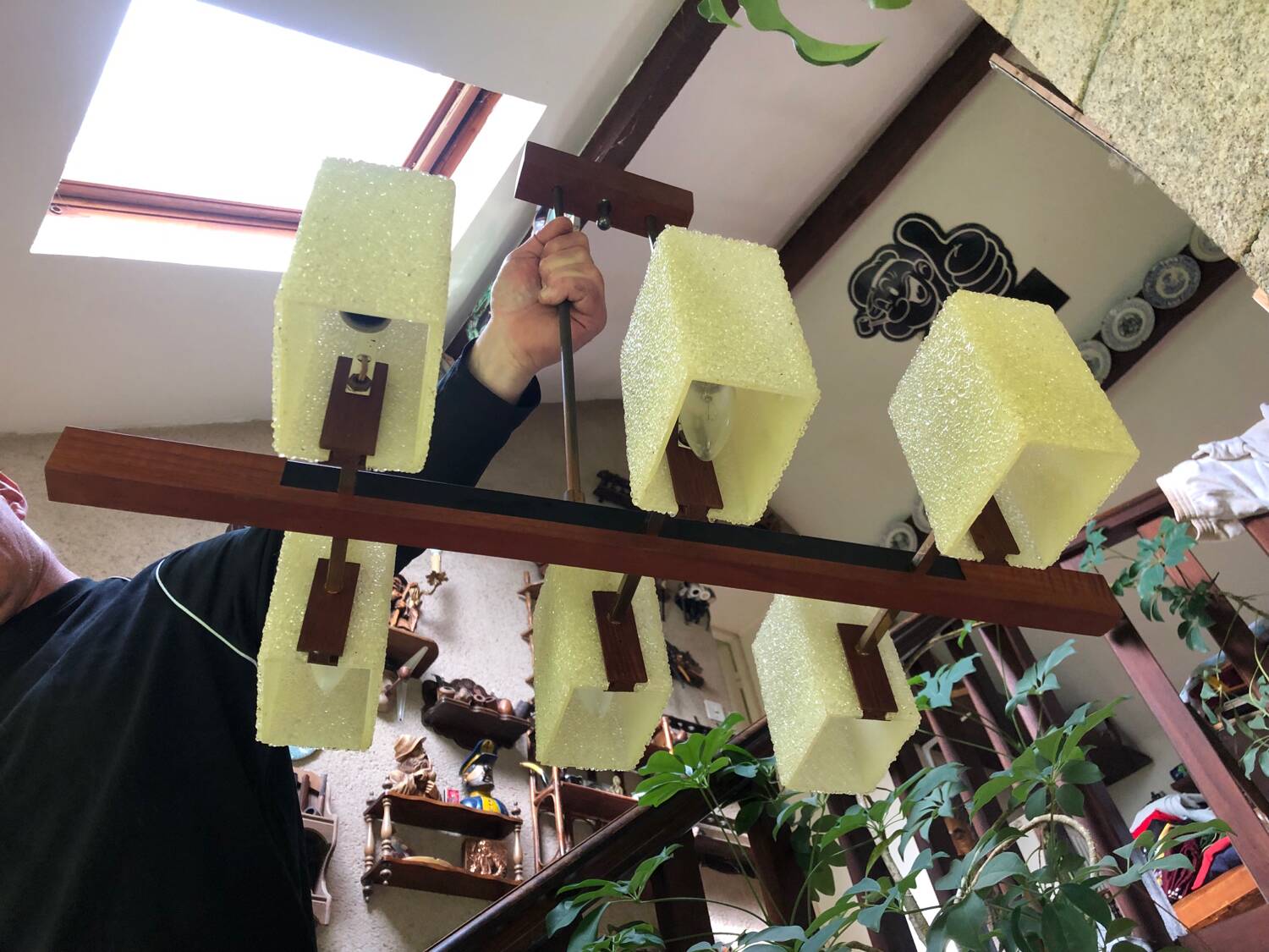 Scandinavian-style teak suspension