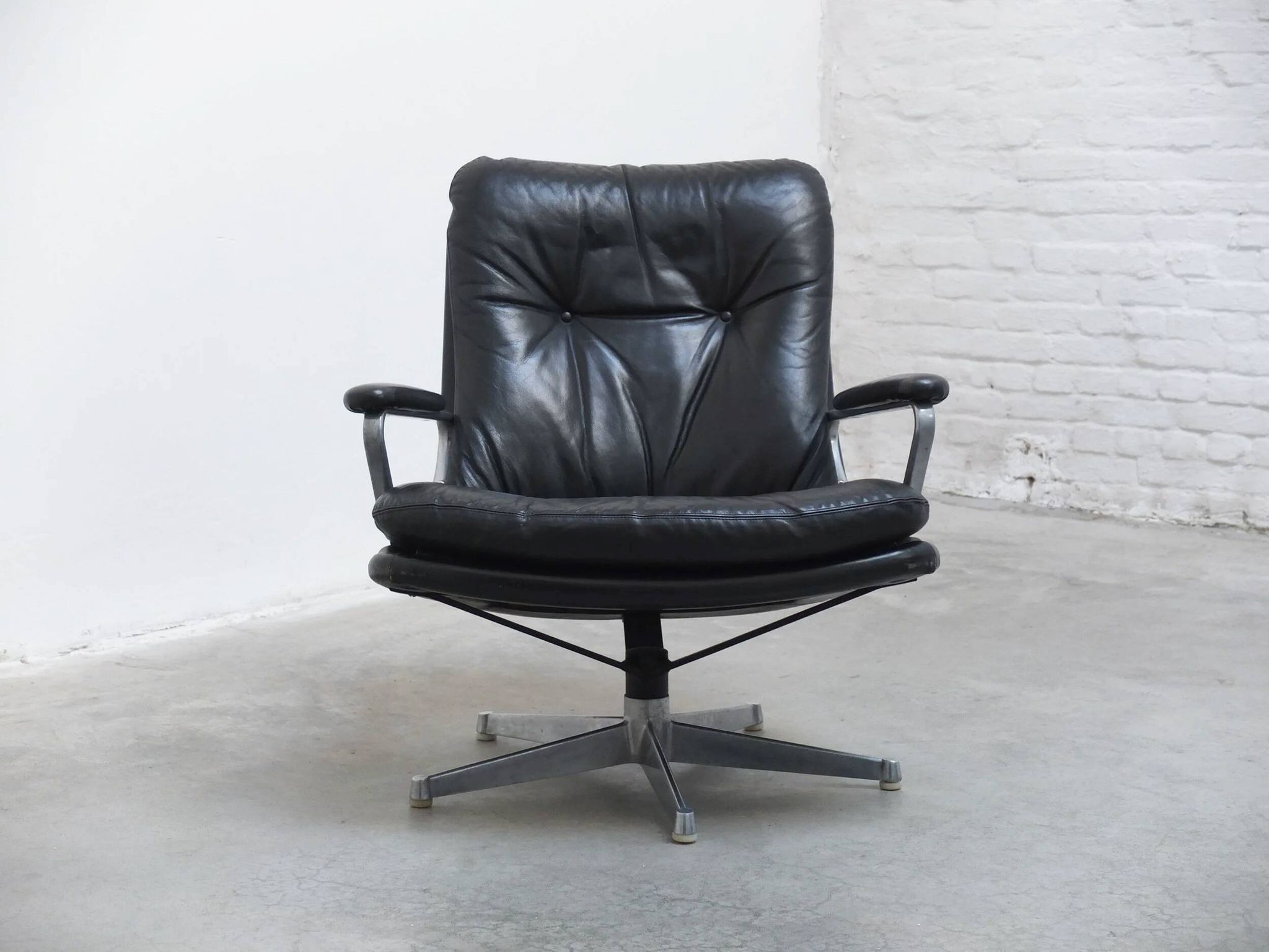 'Gentilina' swivel lounge chair by André Vandenbeuck for Strässle, 1960s
