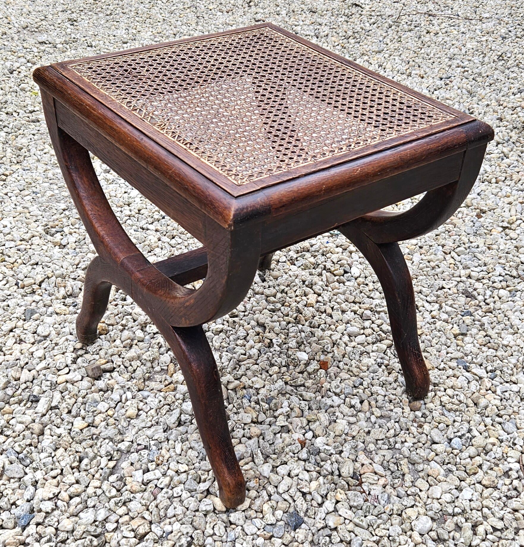 Cross-footed cane stool