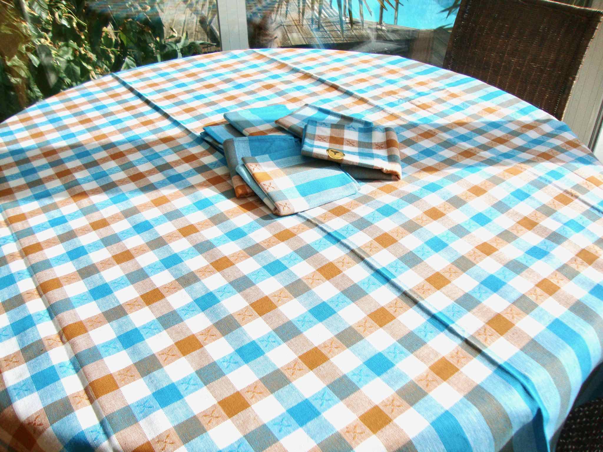 Nappe 140x143 et serviettes vintage