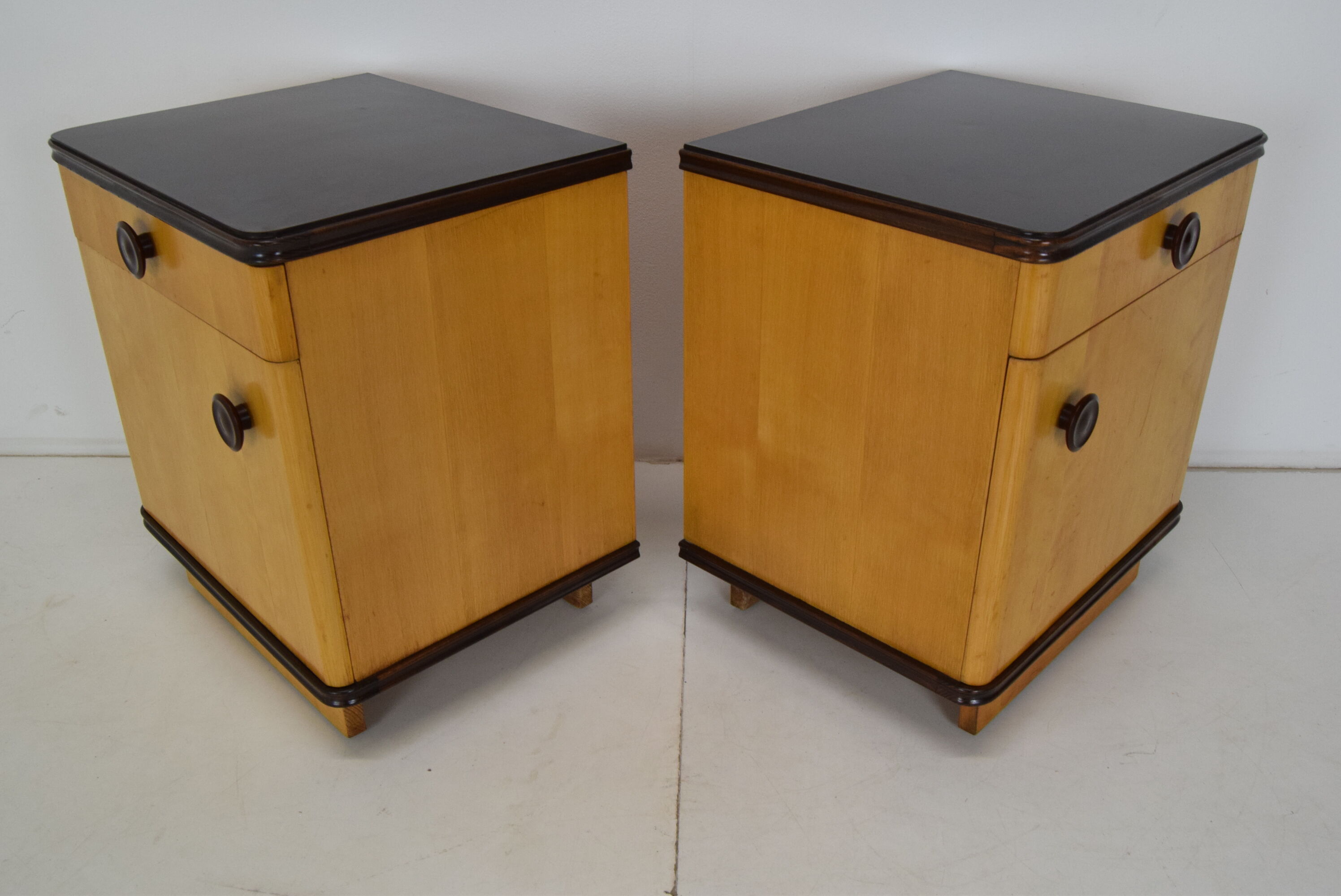 Paire de tables de chevet du milieu du siècle, années 1960