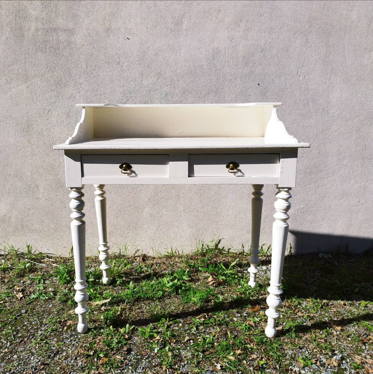 Side or entry desk with tablet