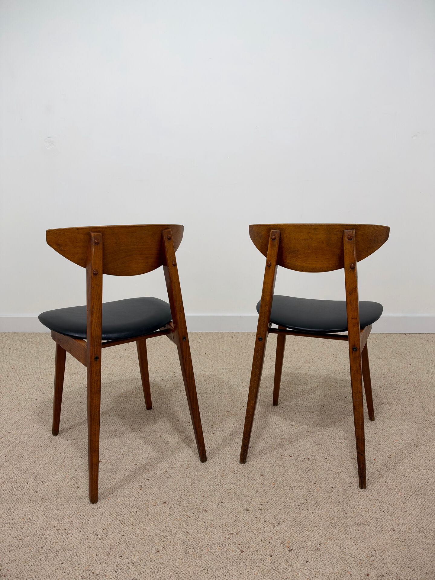 Pair of Fontania chairs attributed to Baumann – 1960s
