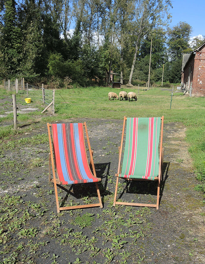 2 old bayadère green & red deckchairs